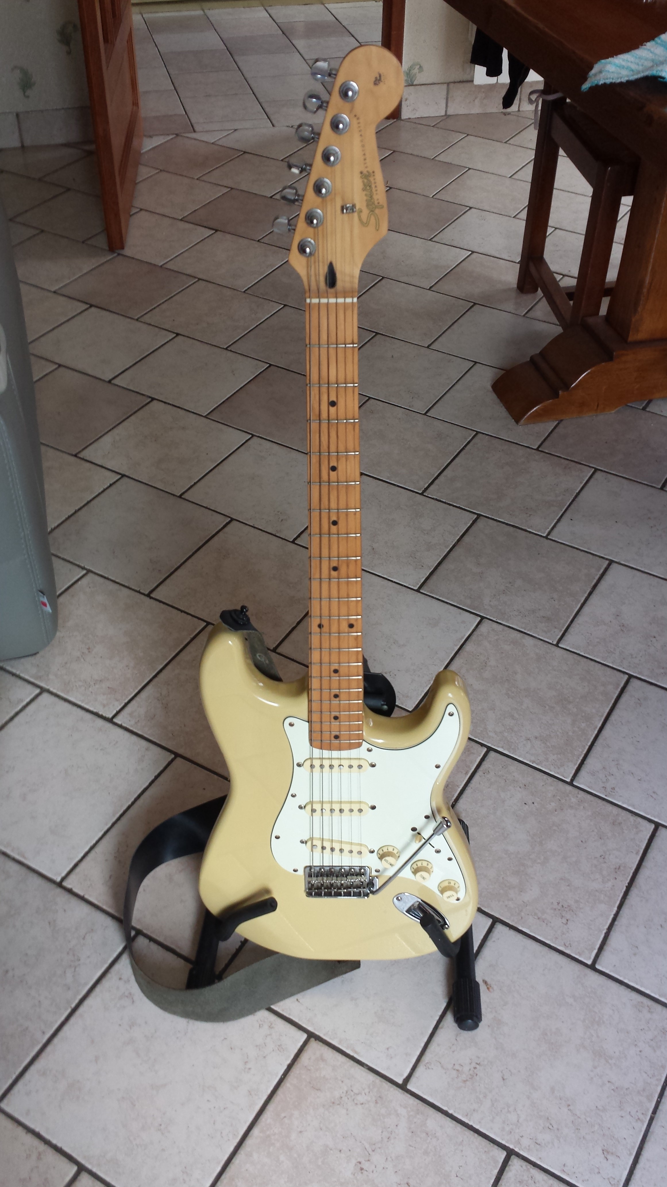 Photo Squier Pro Tone Stratocaster Squier ProTone Stratocaster