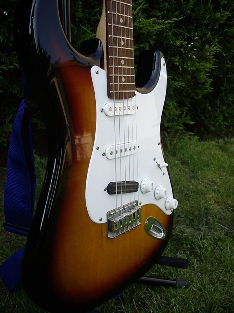 Photo Squier Standard Stratocaster Squier Standard Series Standard 