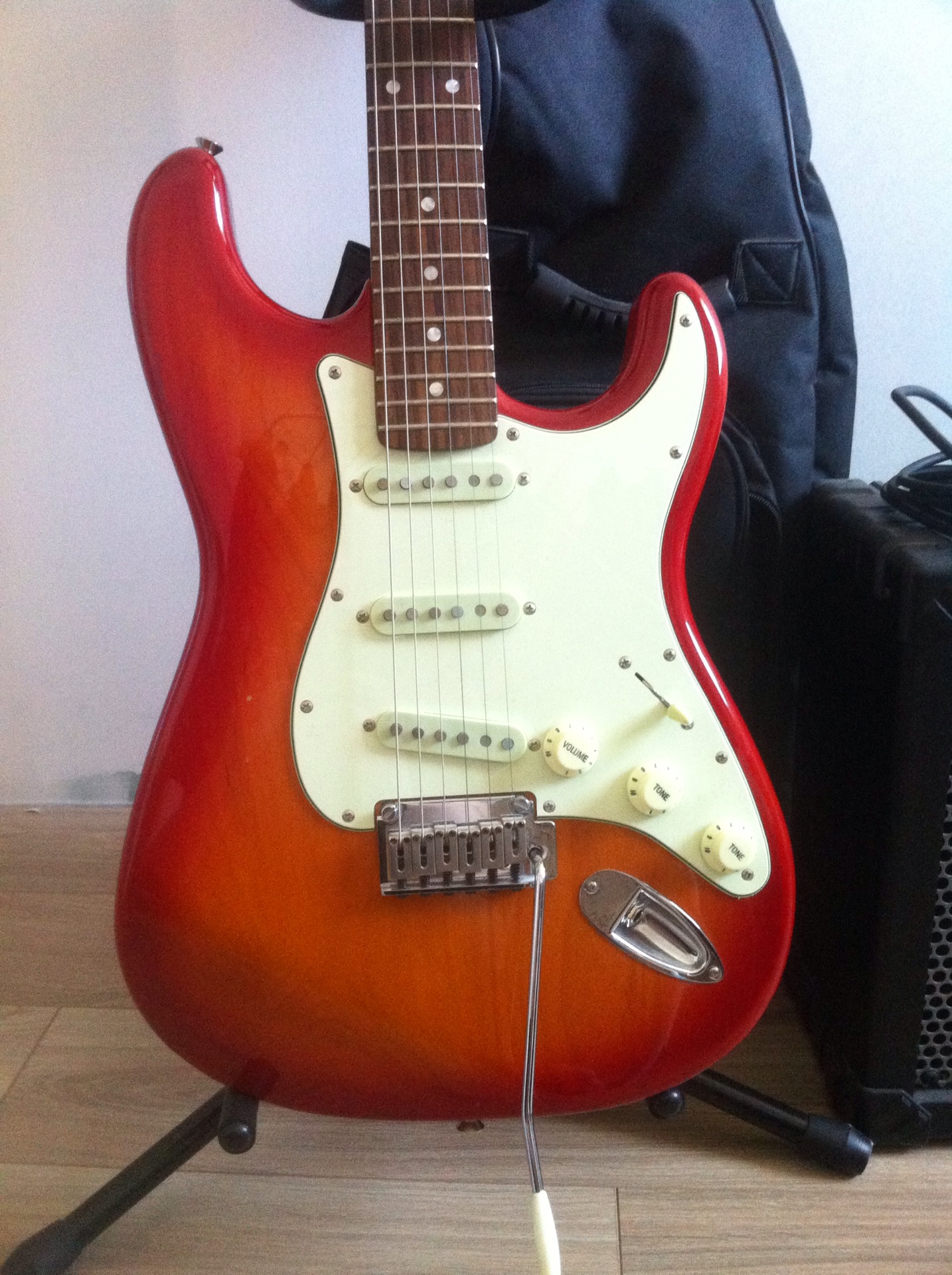 Photo Squier Standard Stratocaster : Squier [Standard Series] Standard ...