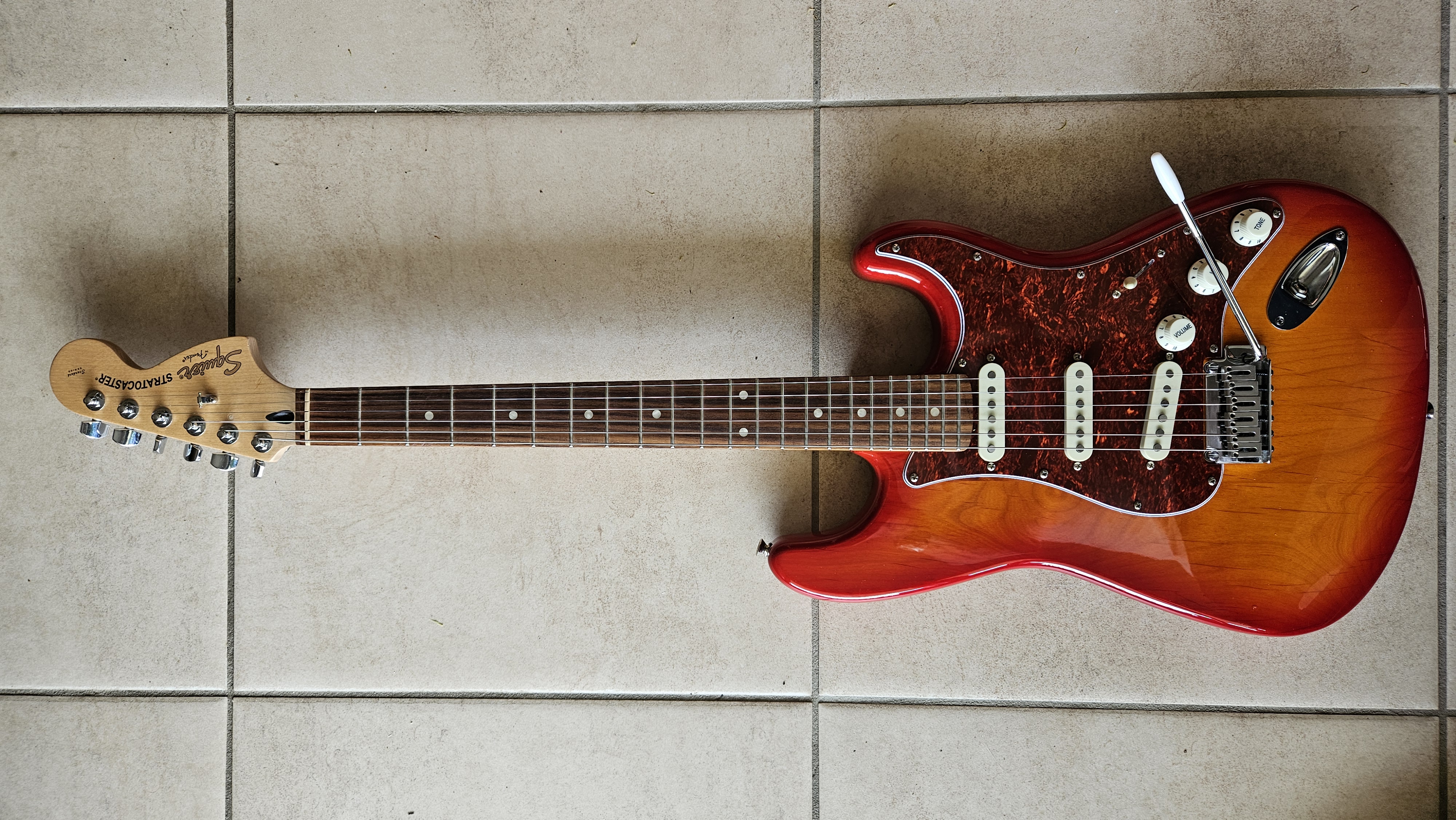 「ジャンク」 squier standard strat Squier Standard Stratocaster | Musician's Friend