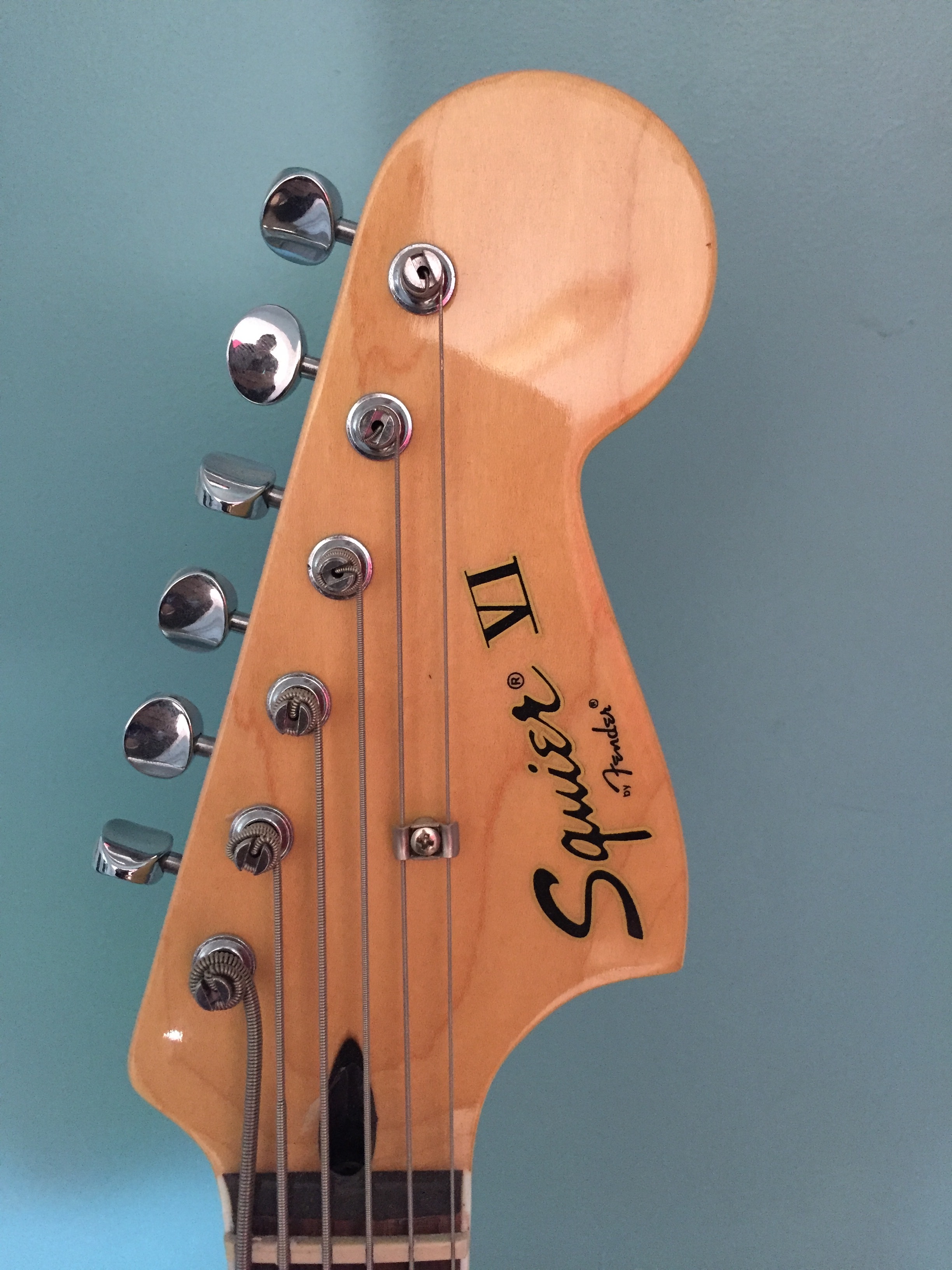 Vintage Modified Bass VI Squier Vintage Modified Bass VI Audiofanzine