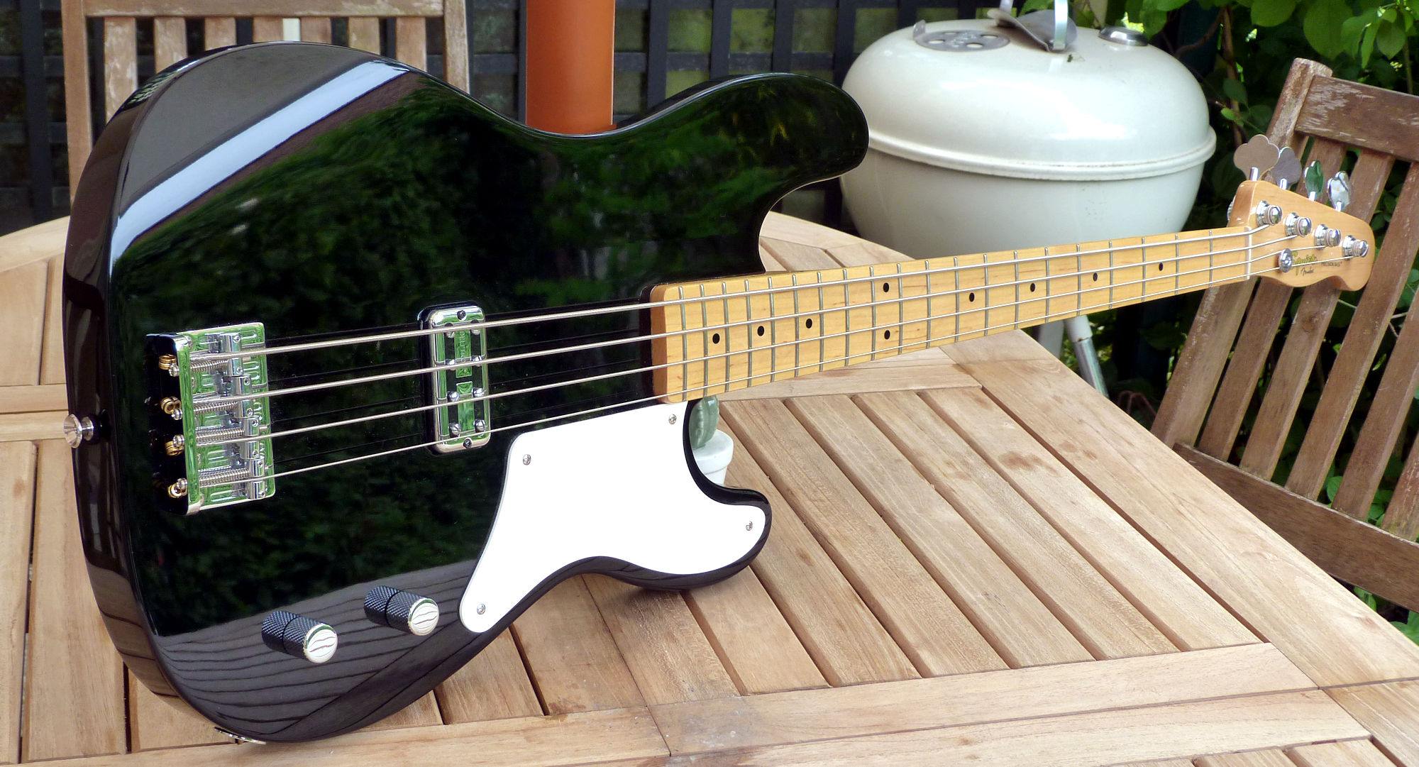 squier-vintage-modified-cabronita-precision-bass-2333095.jpg