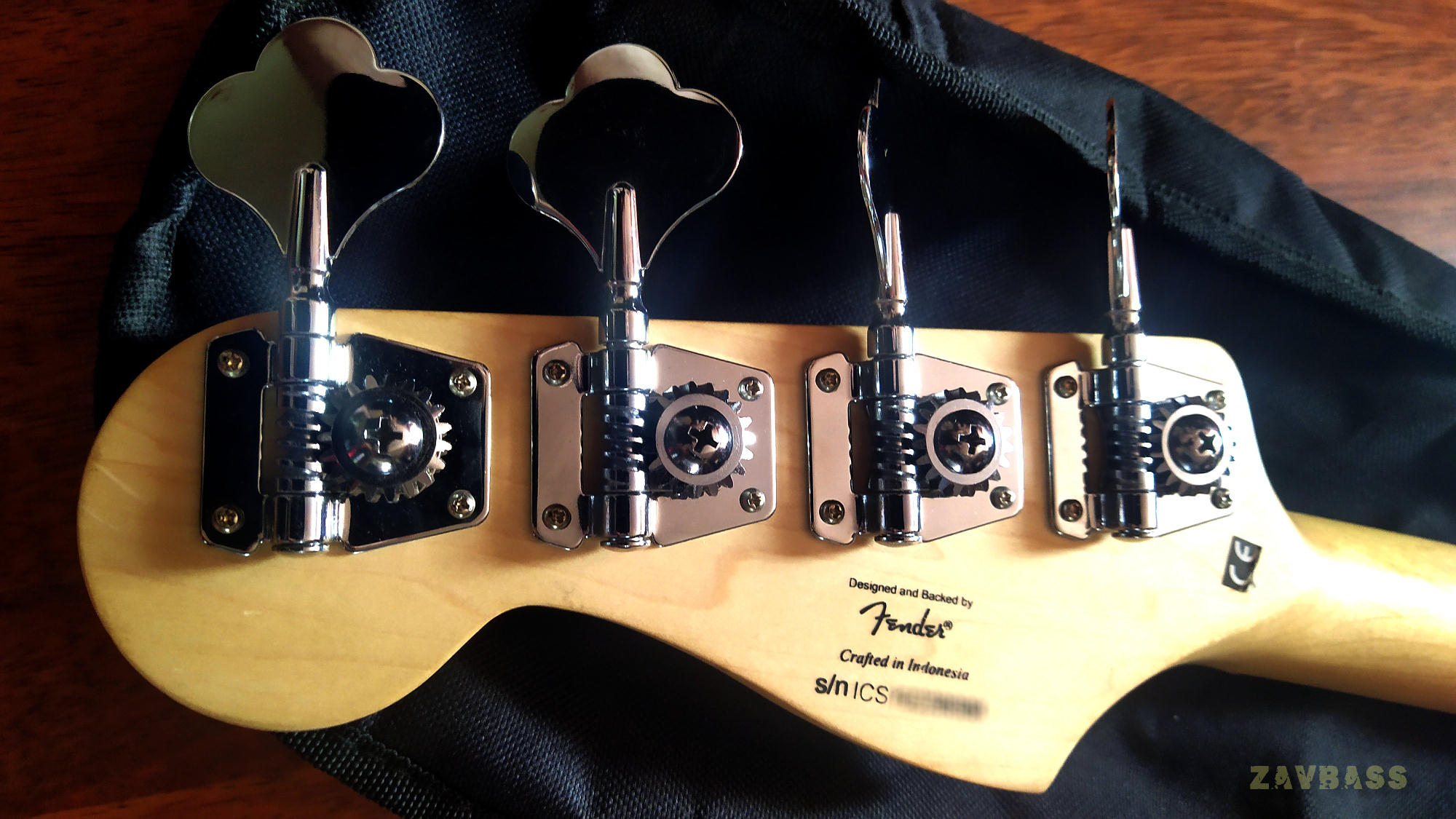 Squier Vintage Modified Jaguar Bass Special SS SUPER ETAT 300