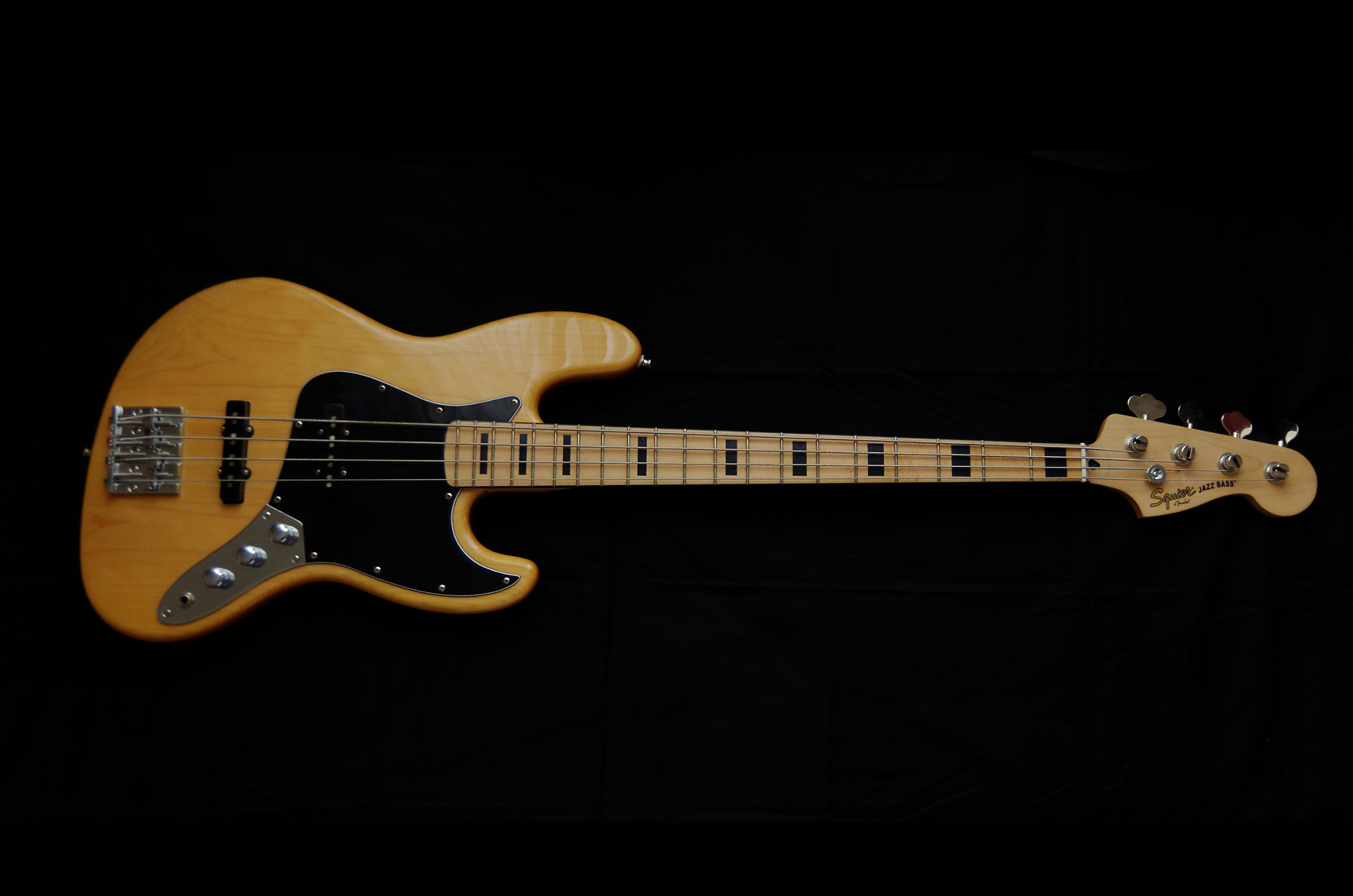 Squier Bass MB-4. Jazz Bass Криса Новоселича. Jazz Bass body large photo.