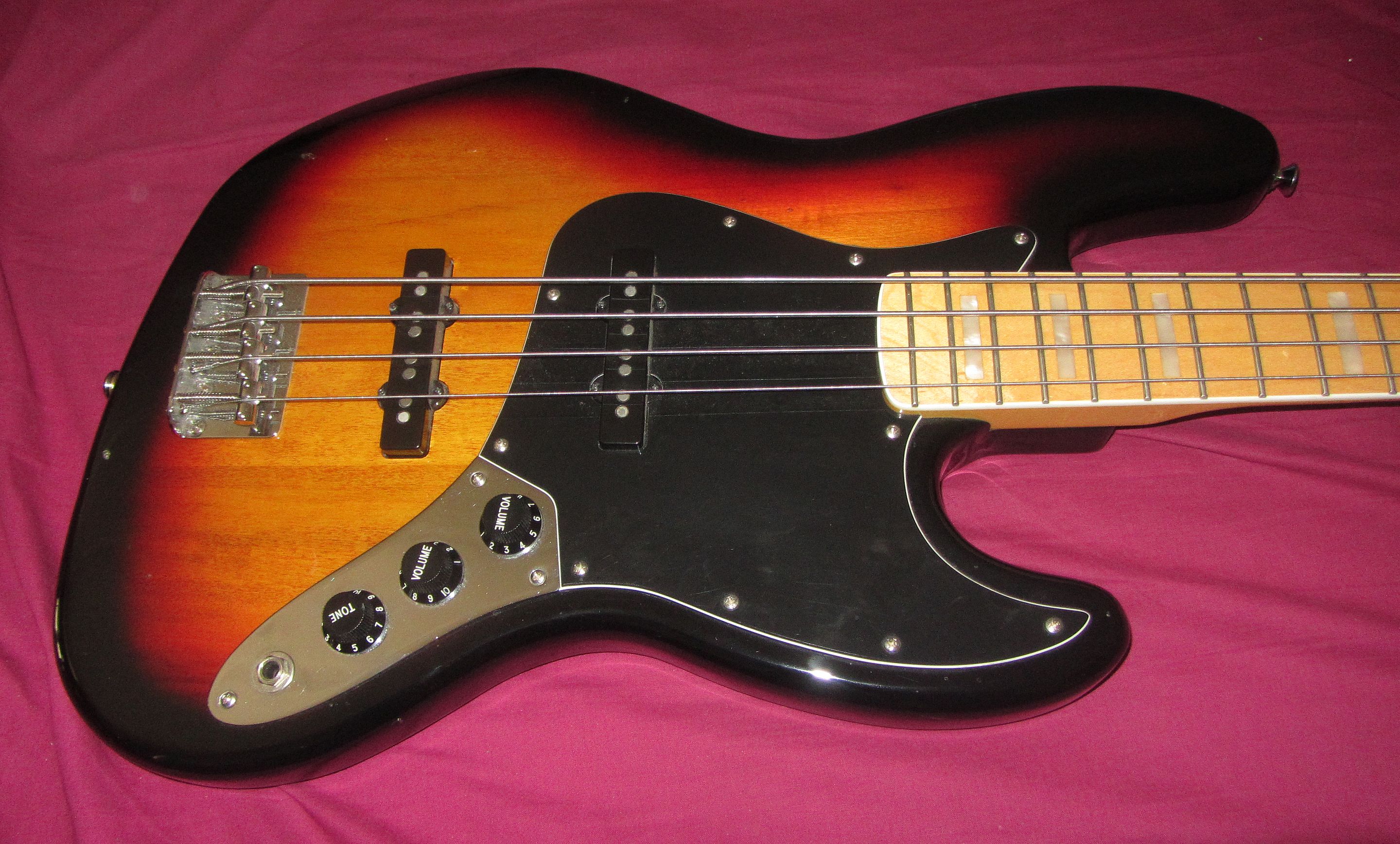 Vintage Modified Jazz Bass '77 Squier - Audiofanzine