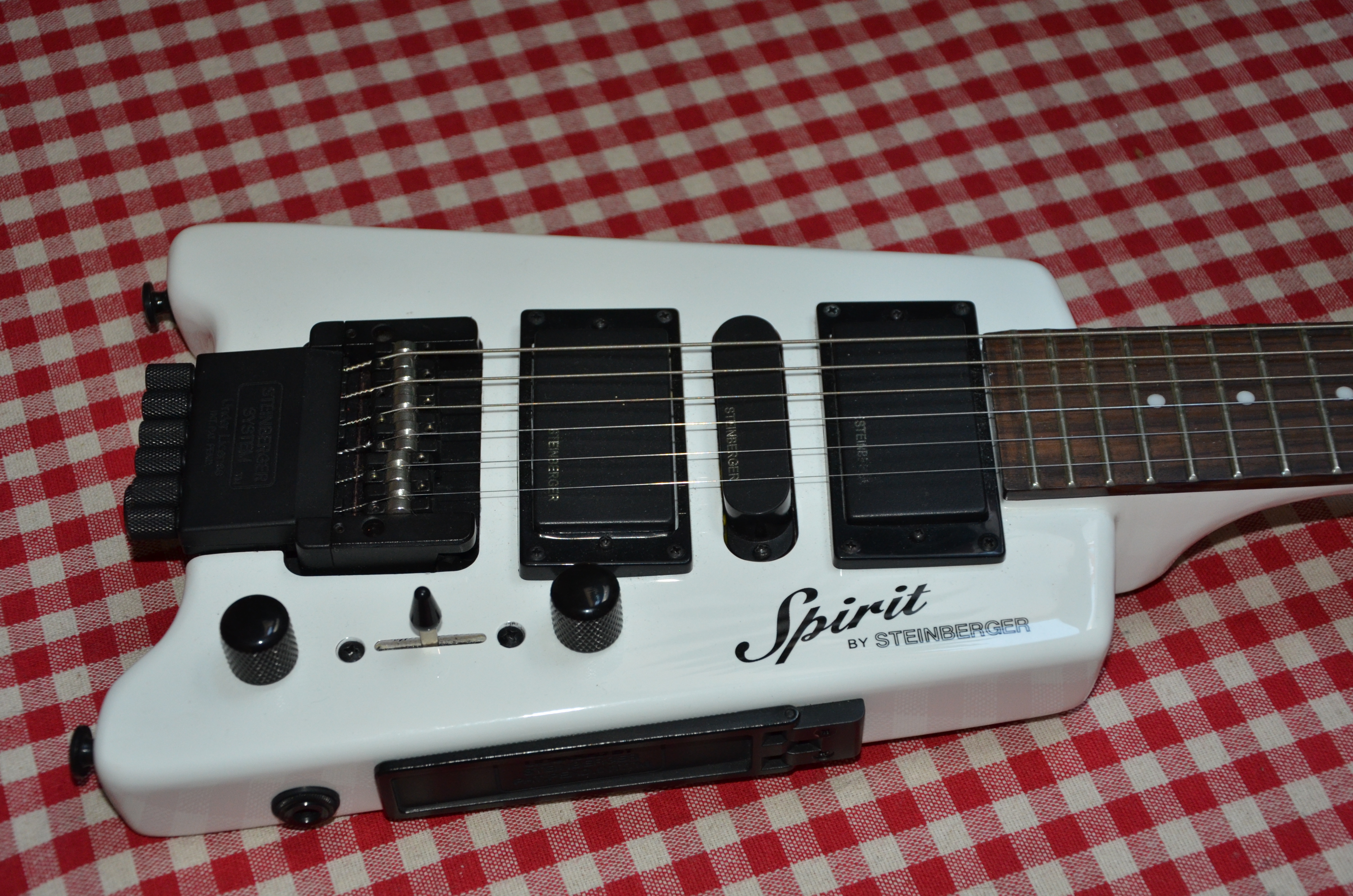 Steinberger Spirit GT-PRO Deluxe - White image (#433053) - Audiofanzine