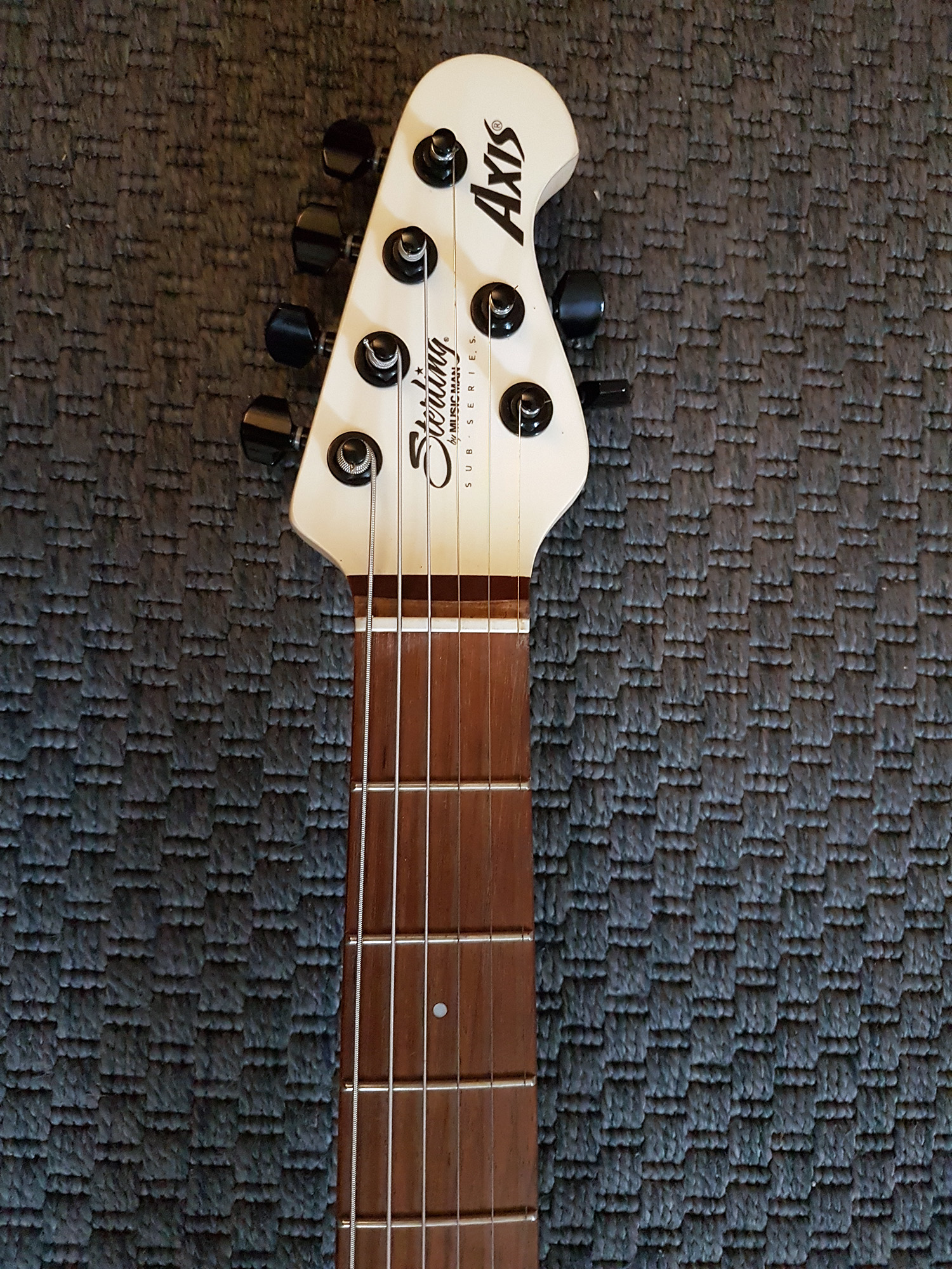 Axis AX3S Sterling by Music Man Axis AX3S Audiofanzine