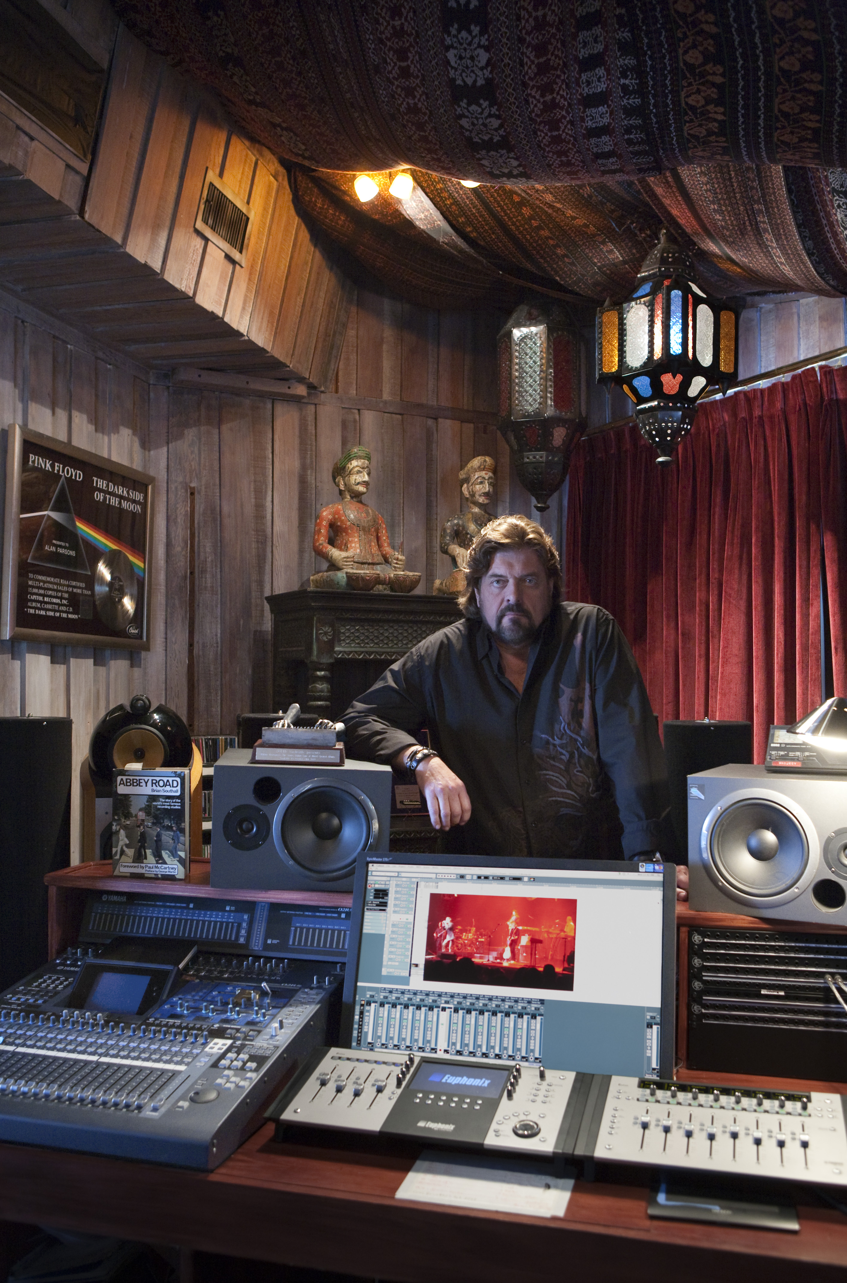 Recording & Mixing image Alan Parsons in studio vertical Please Credit