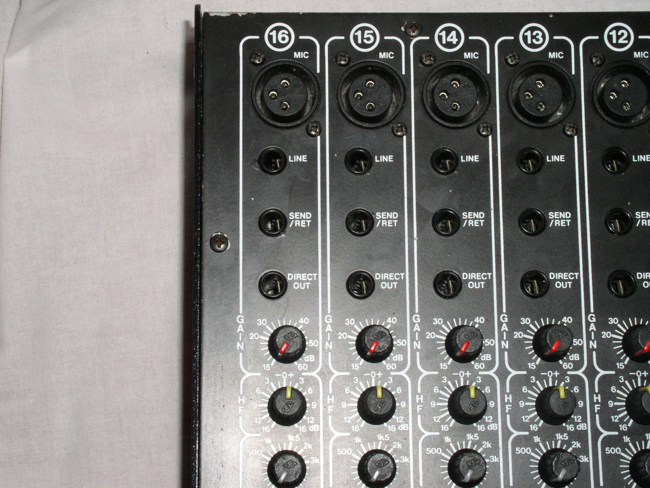 Studiomaster Session Mix 162 Gold image (90895) Audiofanzine