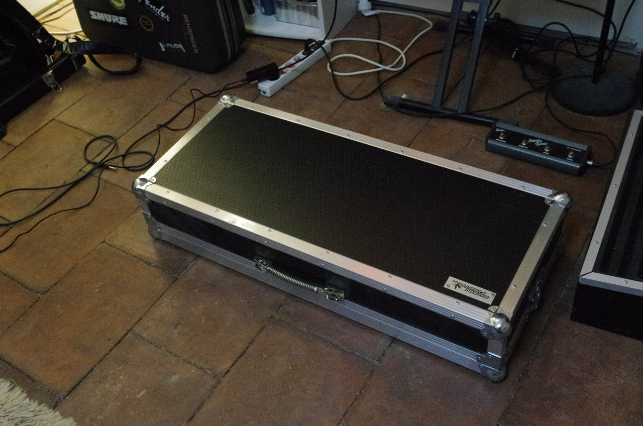 Harmony Audio Hard ATA Case For Guitar Pedals - Double Slot, Carpeted Interior, Pedalboard Stand