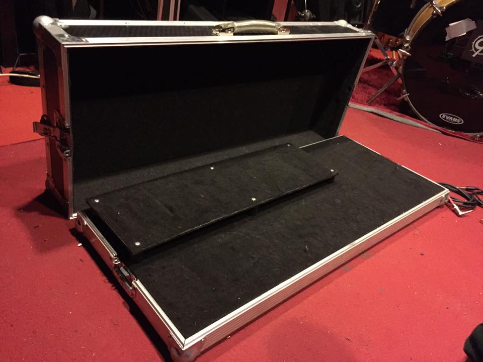 Tiered 2 level guitar pedalboard case Swan Flight Audiofanzine