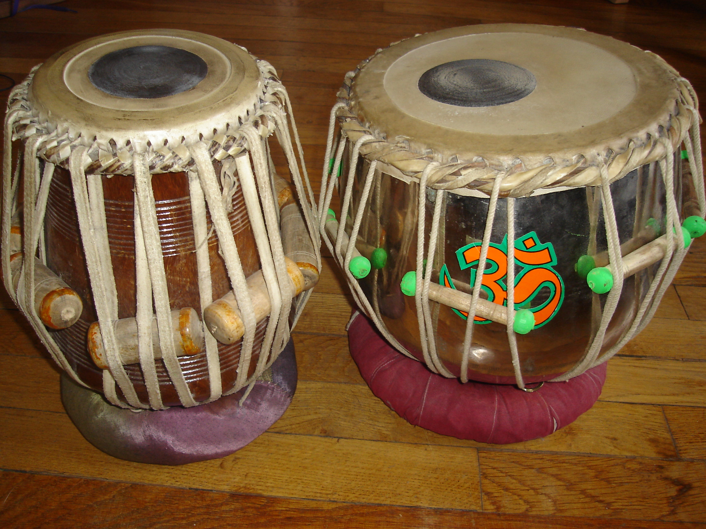 Photo Tabla Indien Tabla Inde / Bombay. Tabla Indien Bayan New Delhi