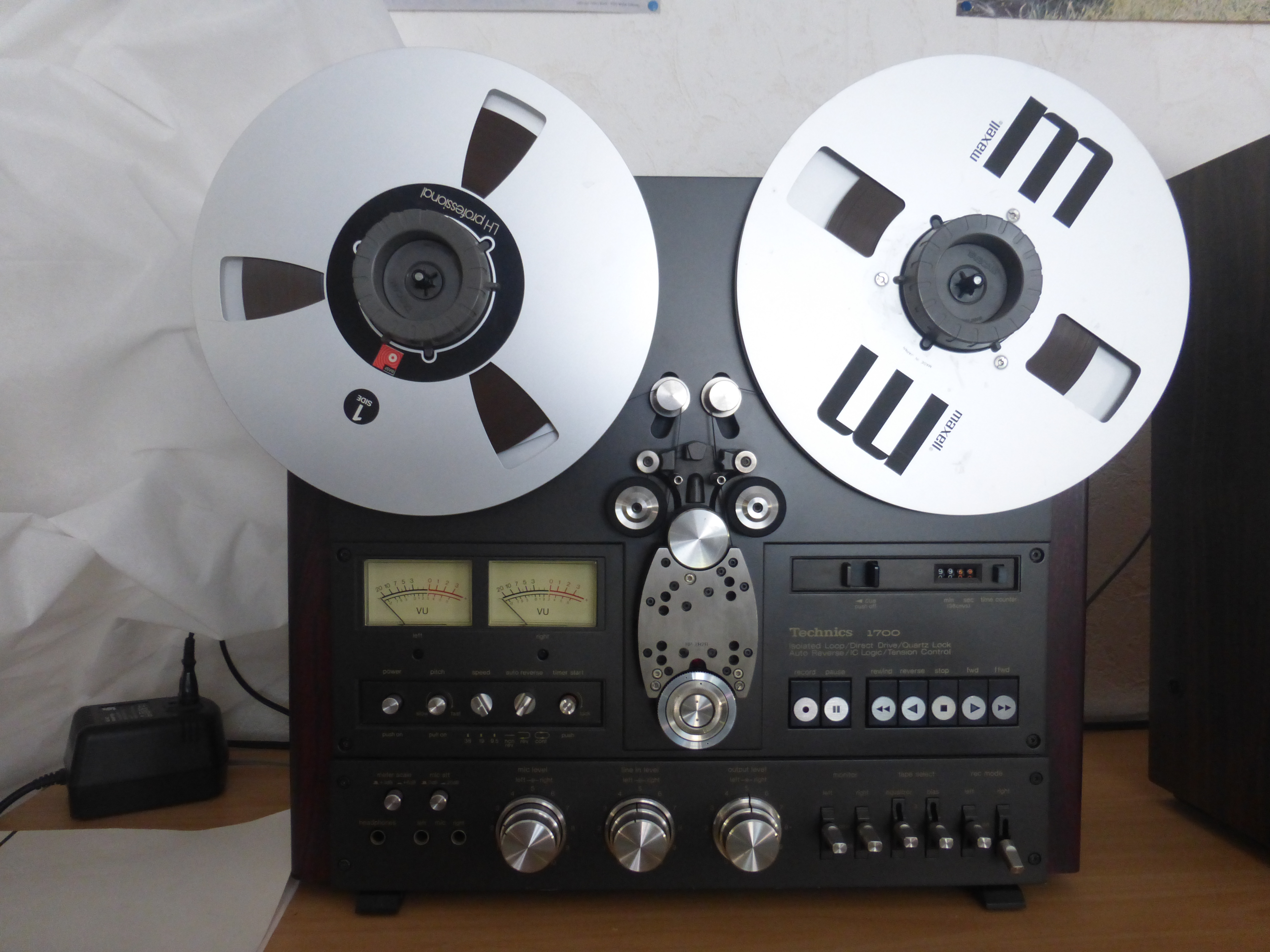 FOR SALE. Tandberg TD20A Reel to Reel tape recorder