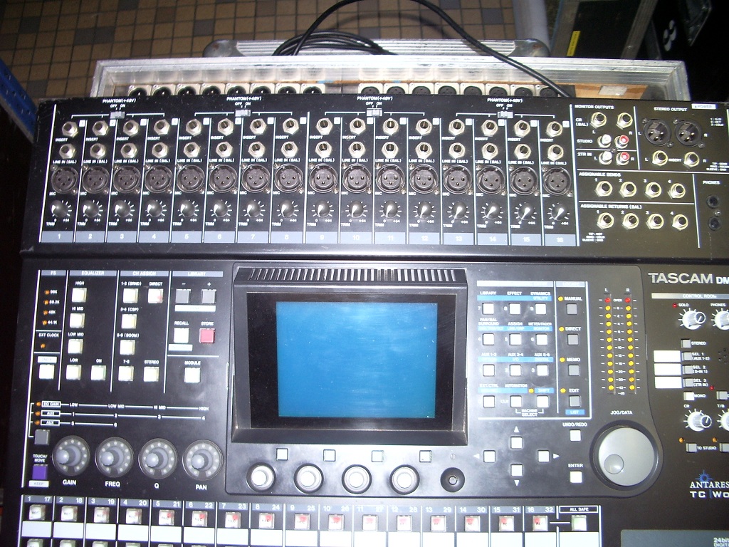 Photo Tascam DM24 Tascam DM24 (70883) (403834) Audiofanzine