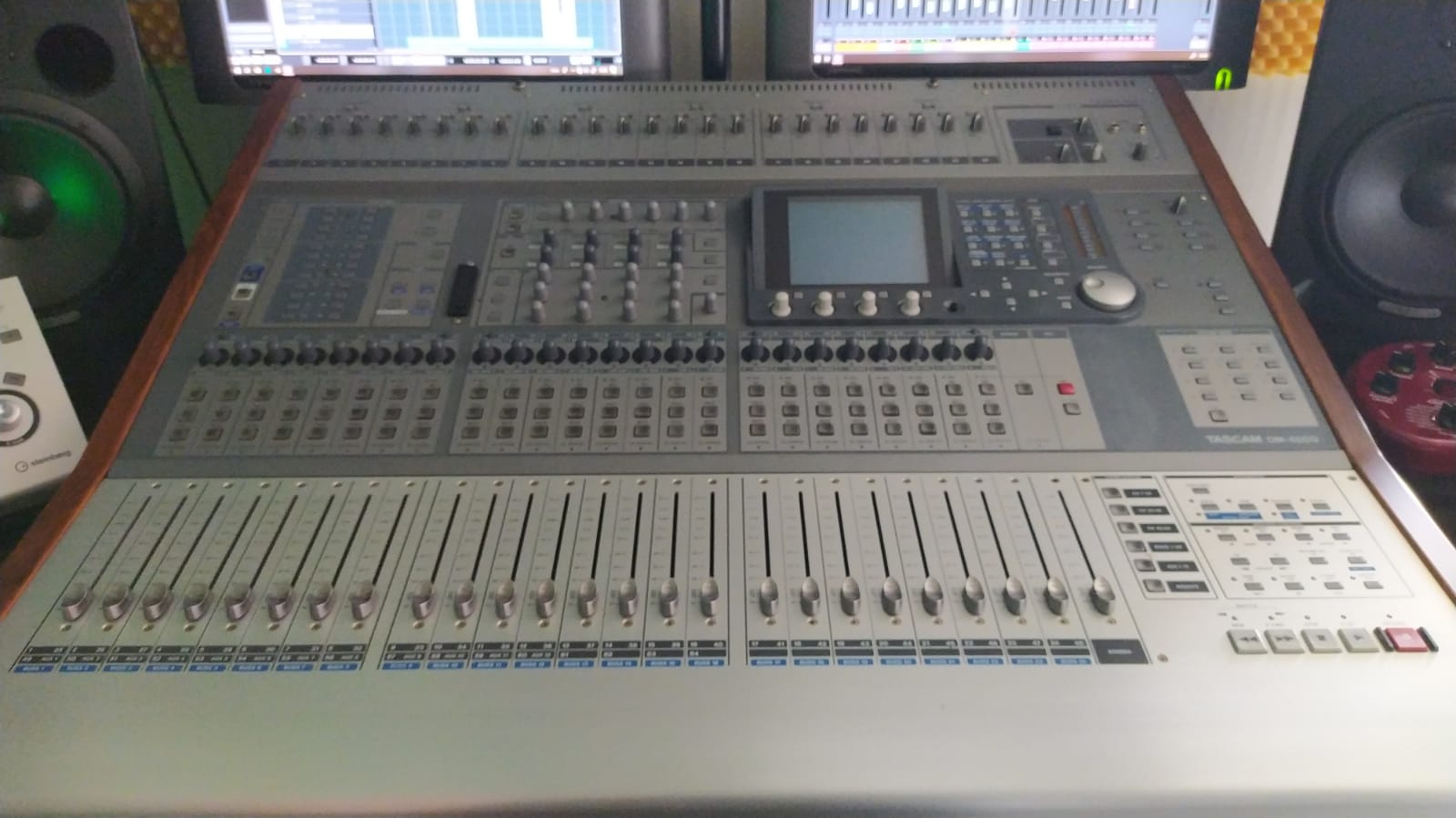 DM4800 Tascam DM4800 Audiofanzine