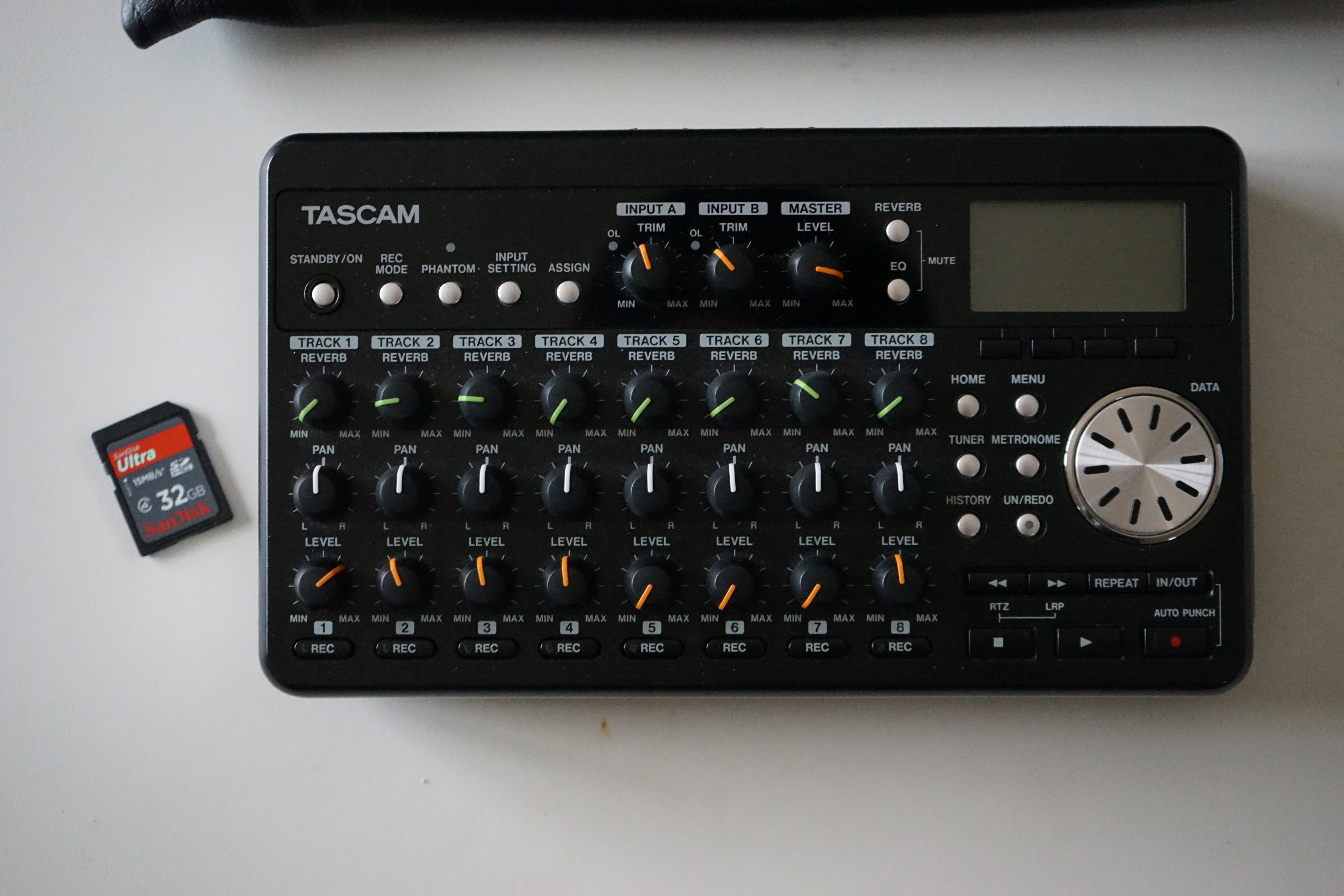 Photo Tascam DP008 Tascam DP008 (96067) (1418802) Audiofanzine