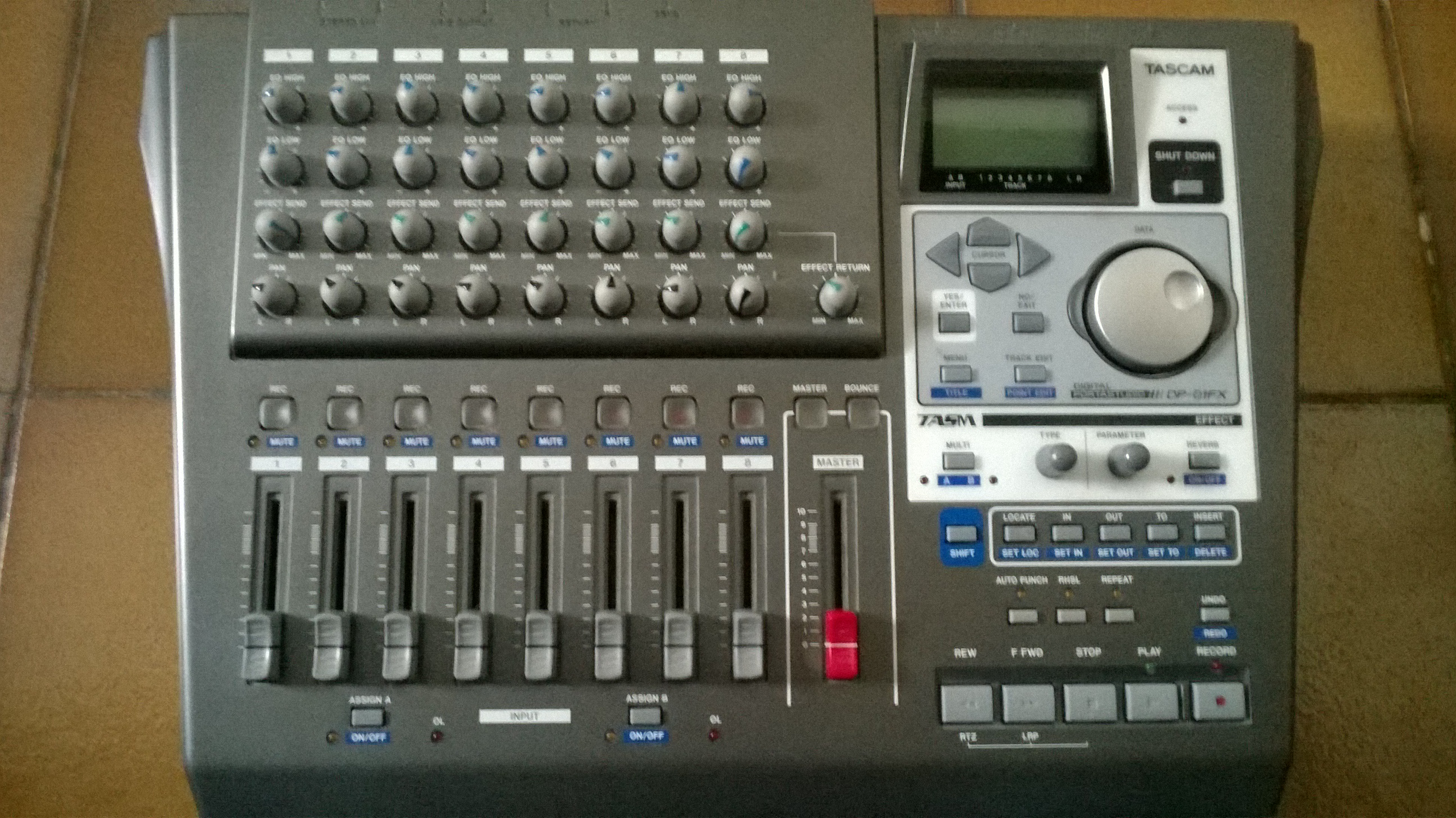 Photo Tascam DP01 FX Tascam Portastudio DP01FX (897048) Audiofanzine