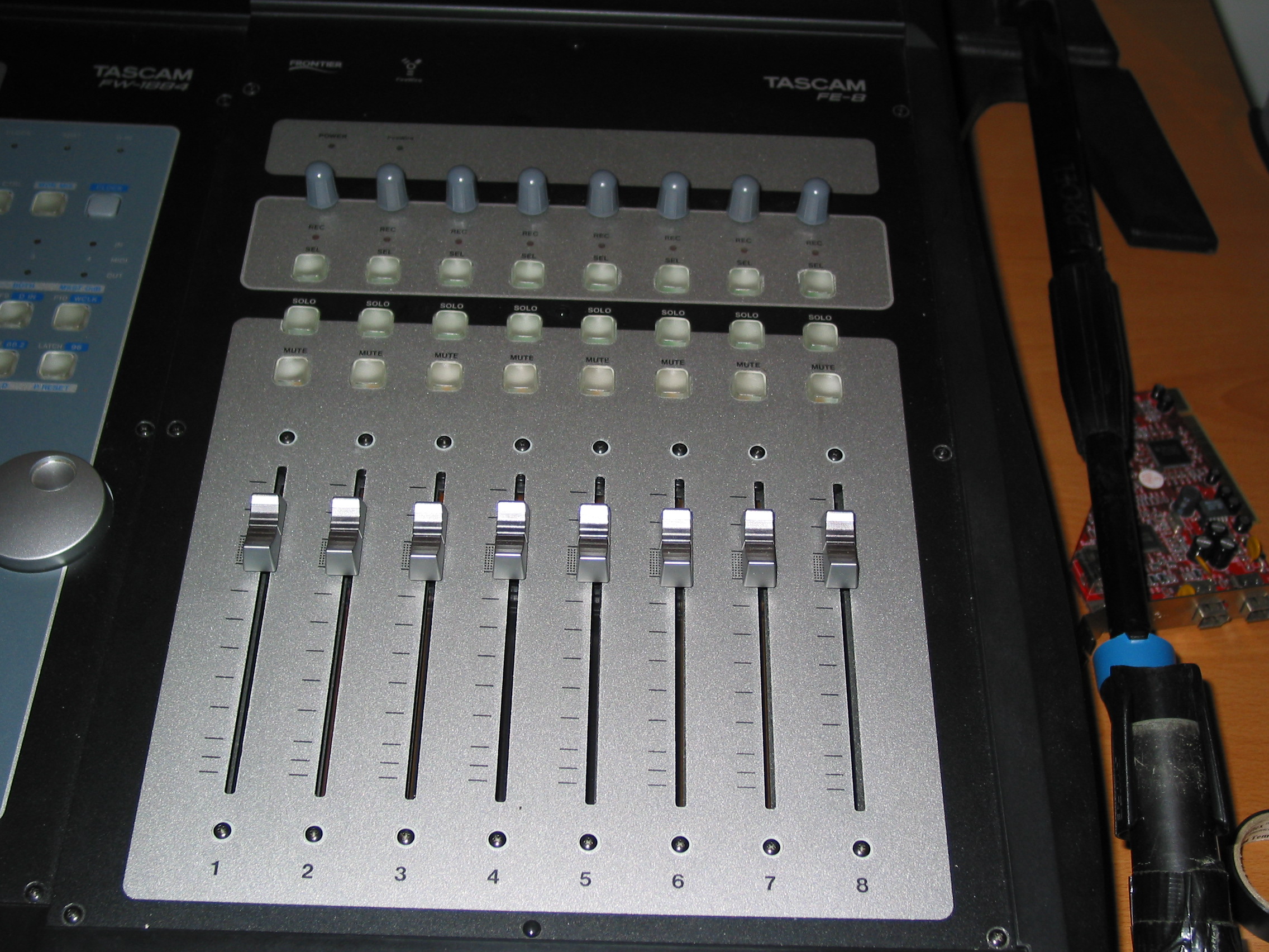 Photo Tascam FW1884 Tascam pack FW1884 + extension FE8 (240628