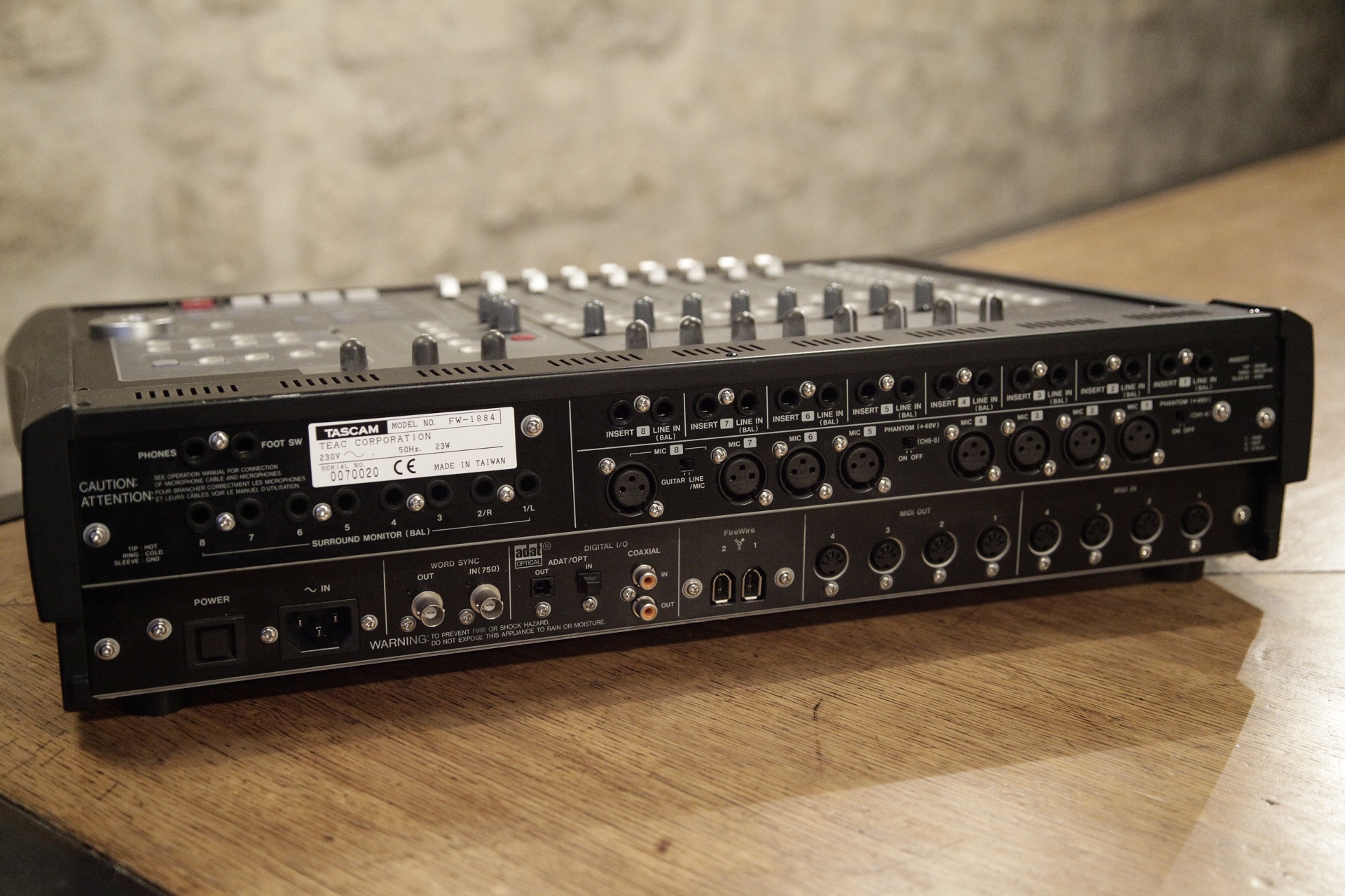 Photo Tascam FW1884 Tascam FW1884 (91451) (527497) Audiofanzine