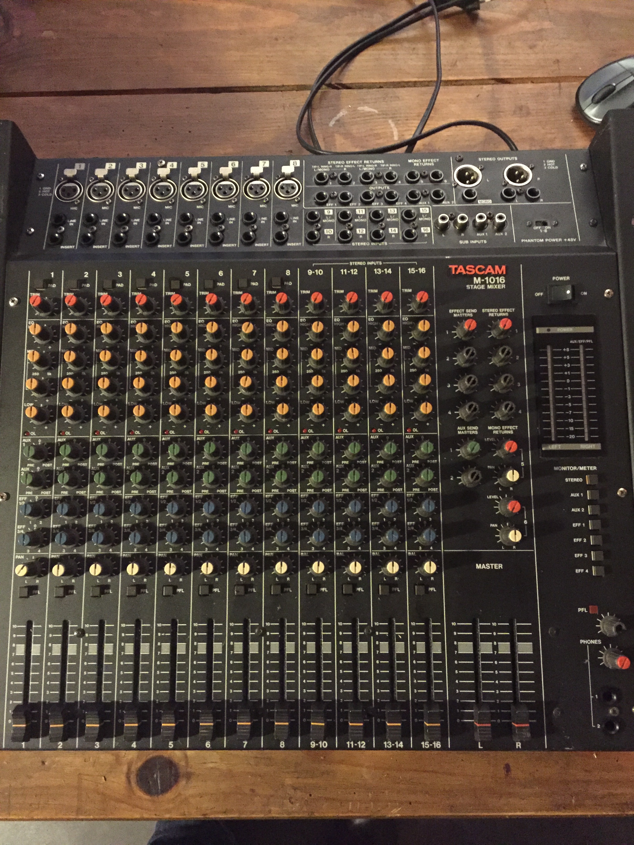 TASCAM ミキサー M-1016-