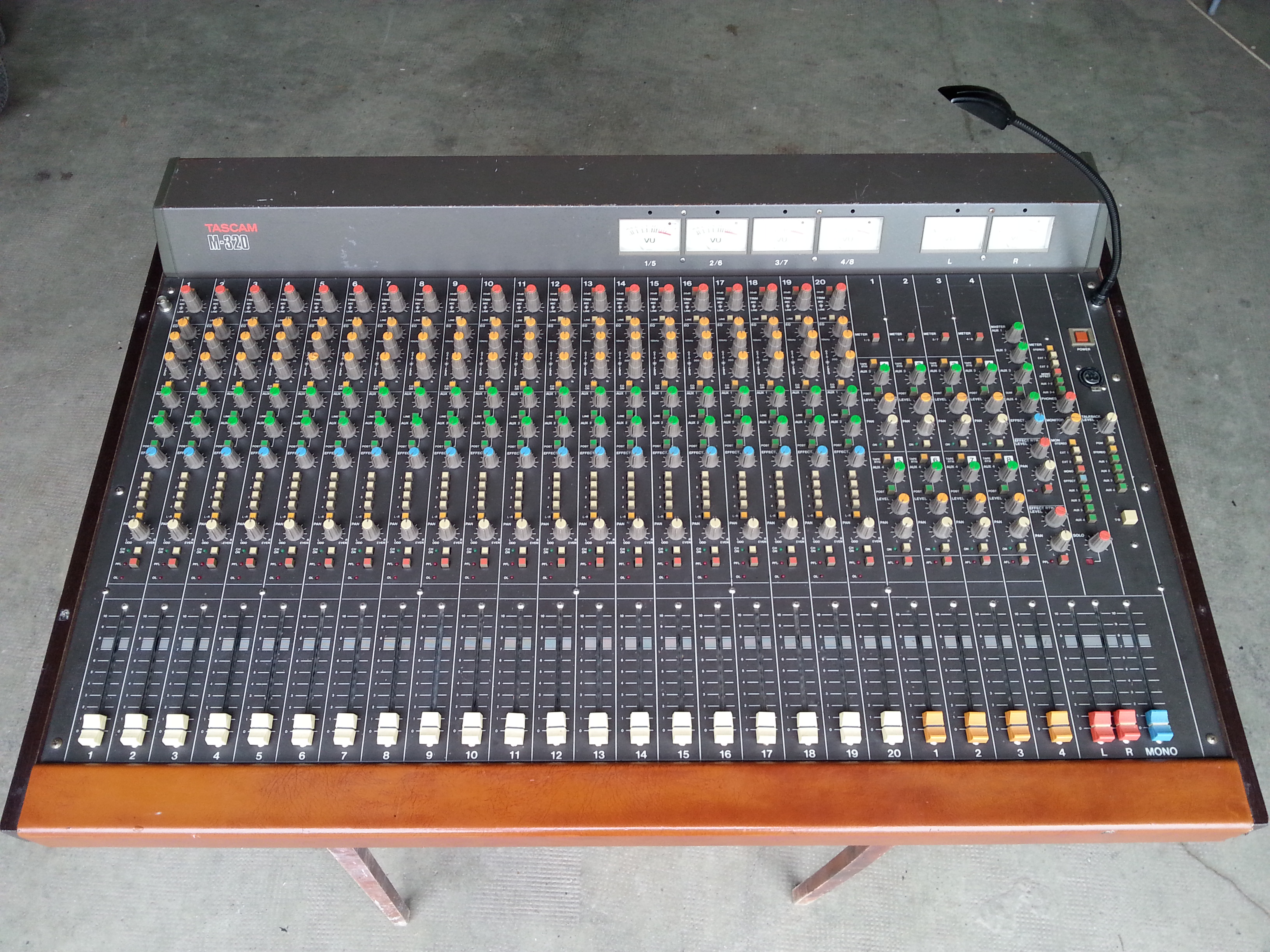 M320 B Tascam M320 B Audiofanzine