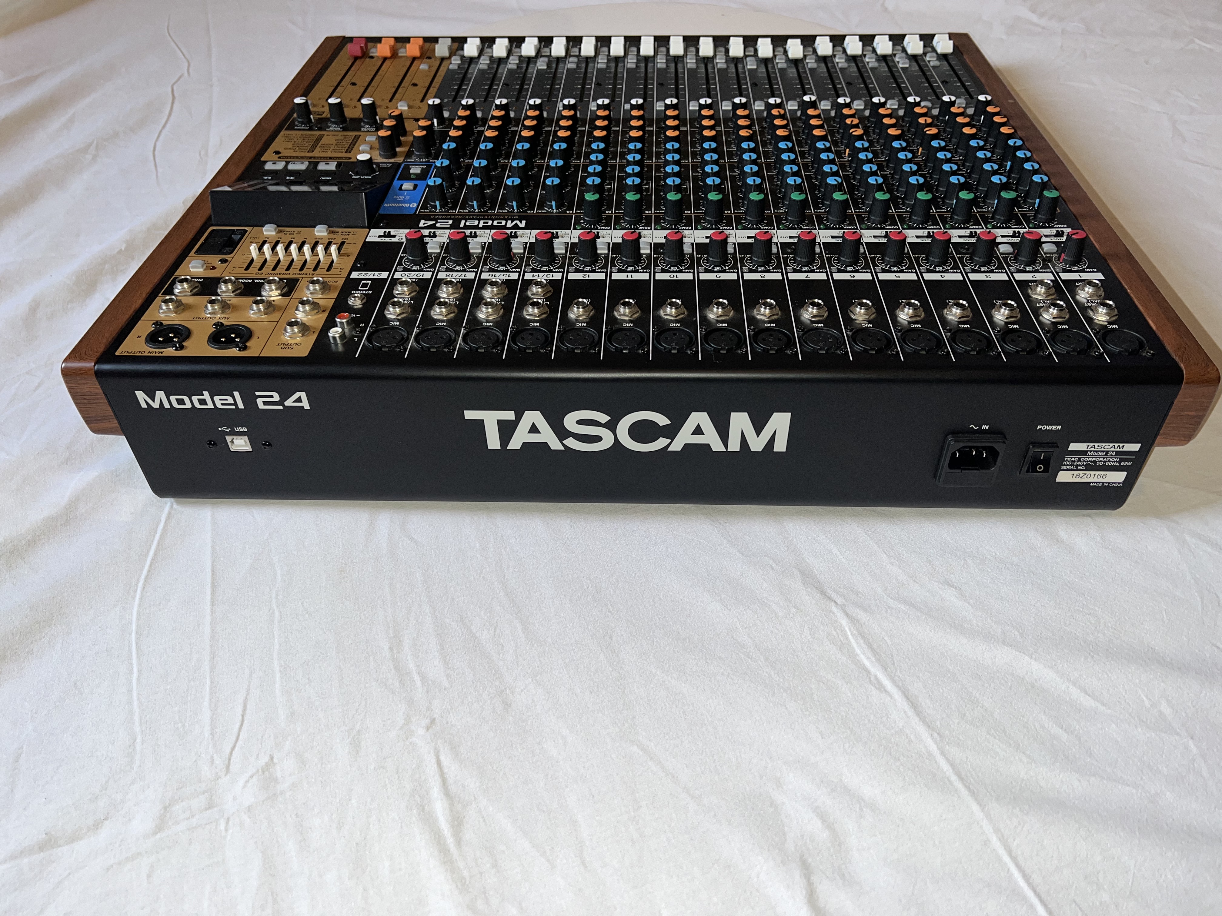 Tascam Model 24 Table de Mixage Analogique avec Enregistreur Numérique
