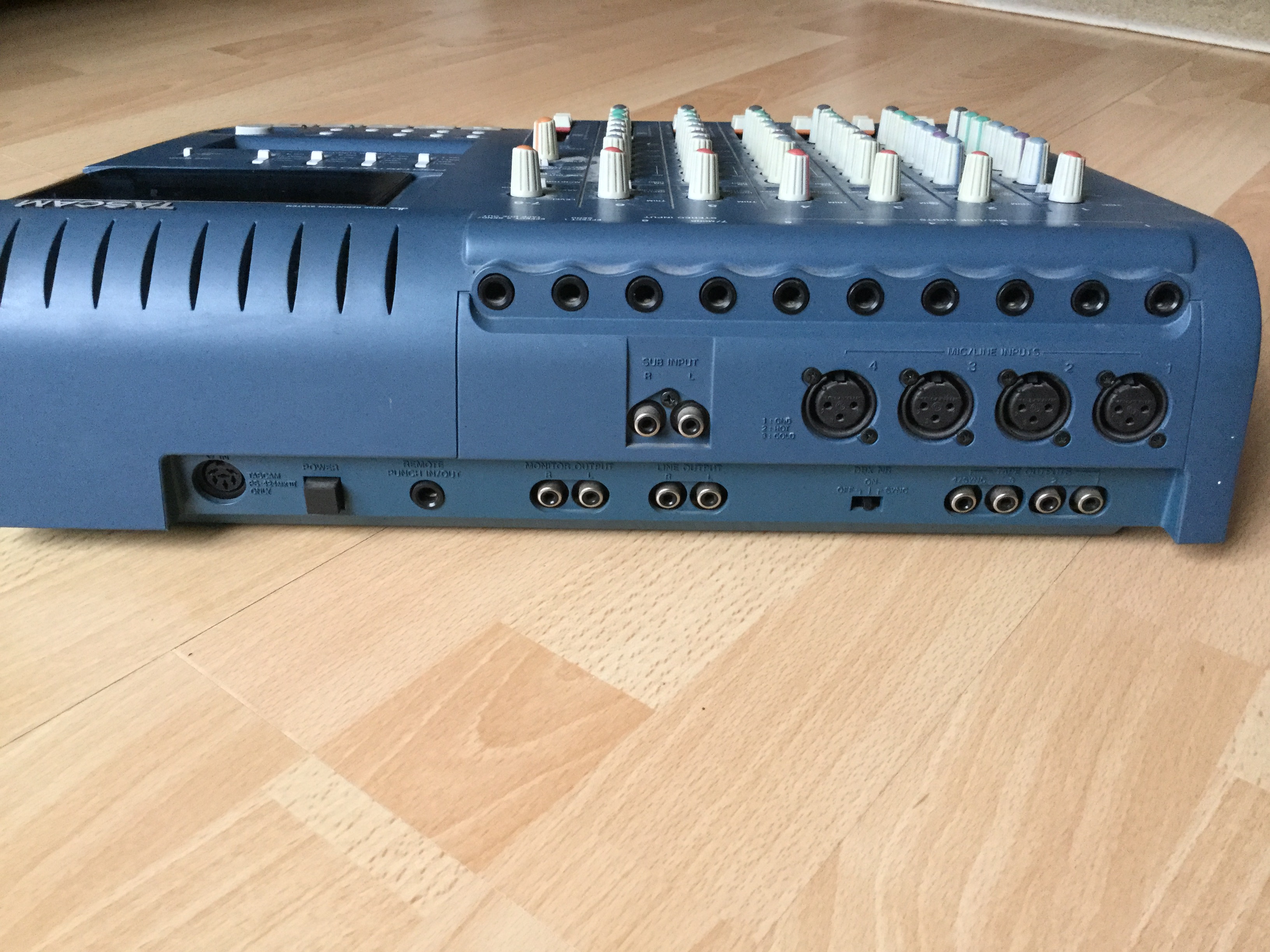 Photo Tascam Portastudio 424 MkIII Tascam Portastudio 424 MkIII