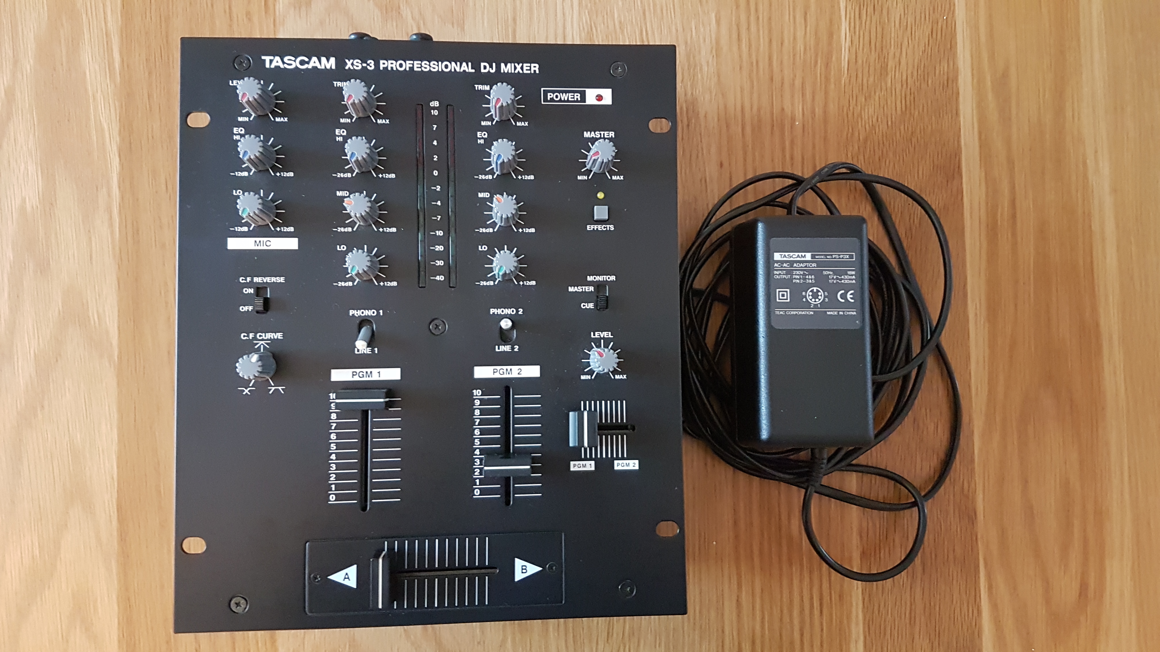 TASCAM XS-3 DJミキサー-