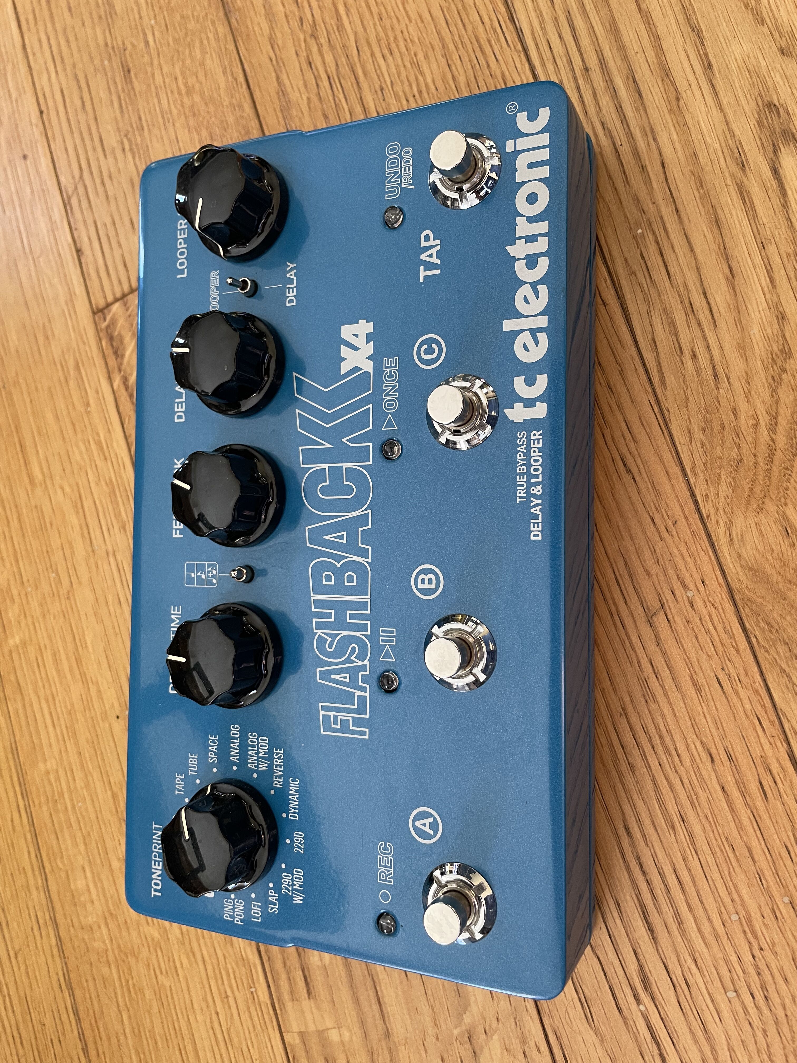 Flashback x4 TC Electronic Flashback x4 Audiofanzine