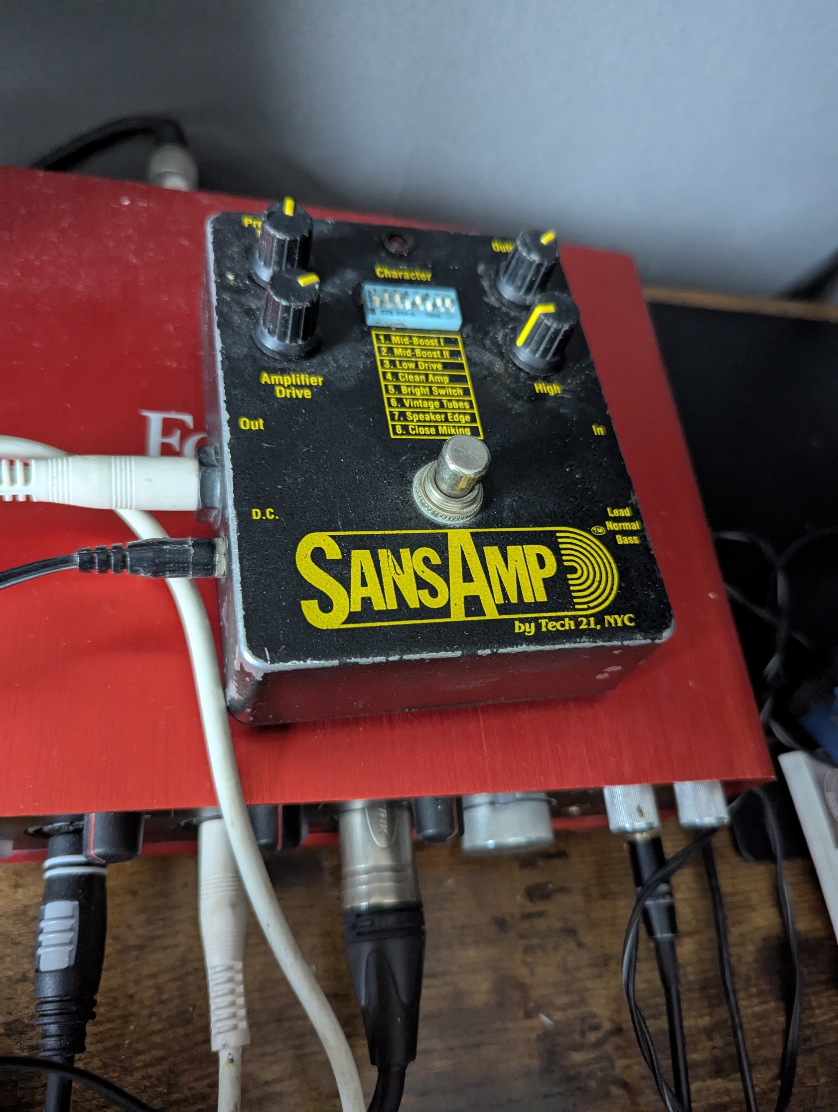 Tech 21 SansAmp Classic NYC Guitar Effects Pedal By Tech 21