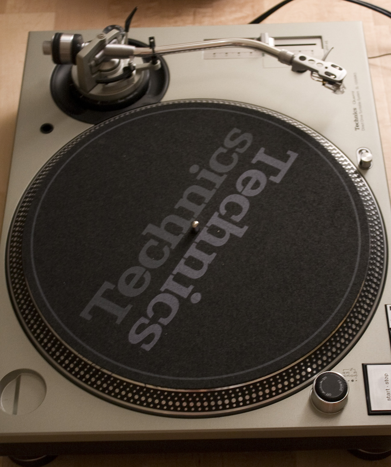 Photo Technics SL1210 MK5 Technics MK5 (296589) Audiofanzine