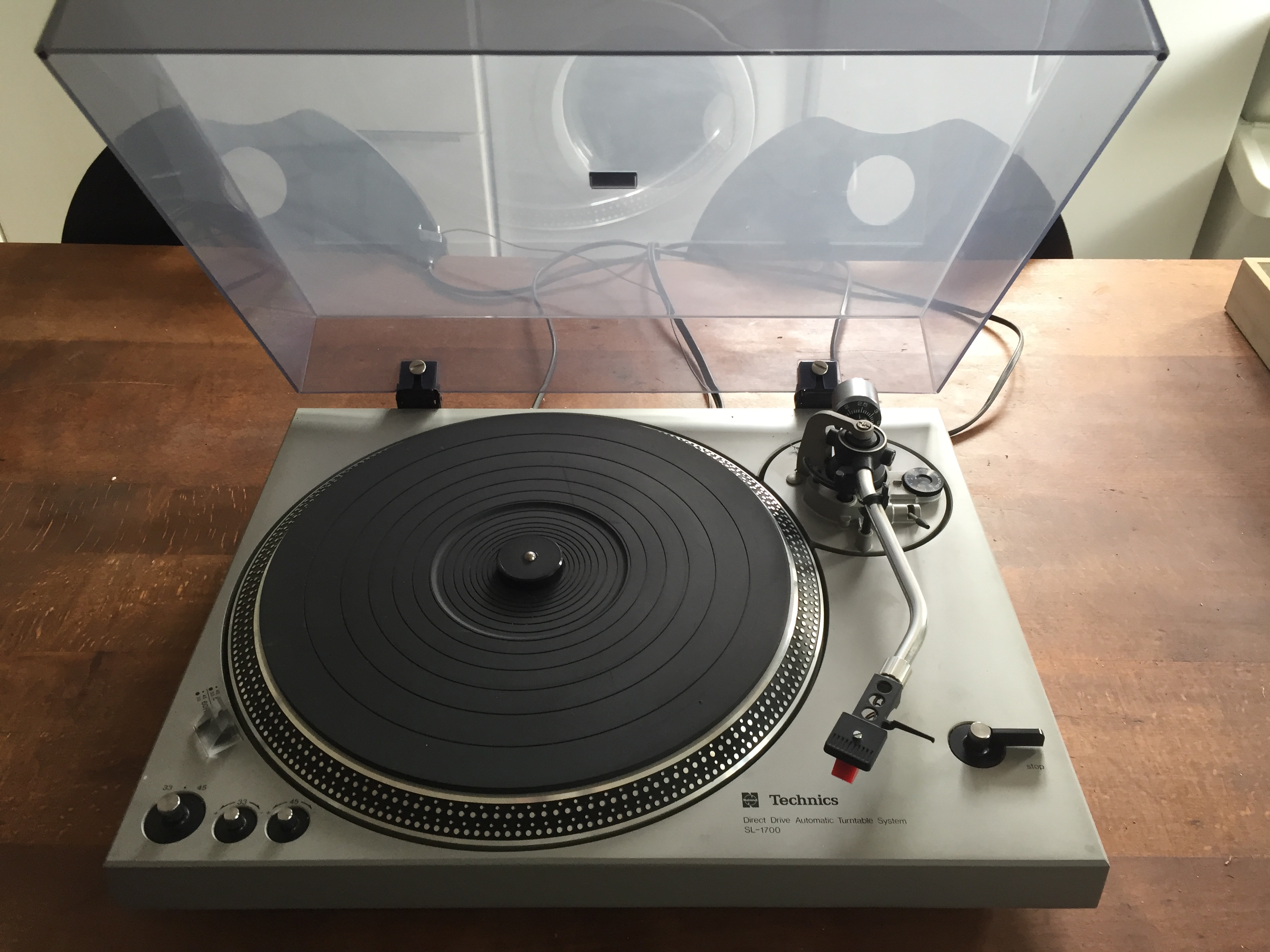 Platine vinyle Technics SL-1700 entièrement révisée avec garantie.