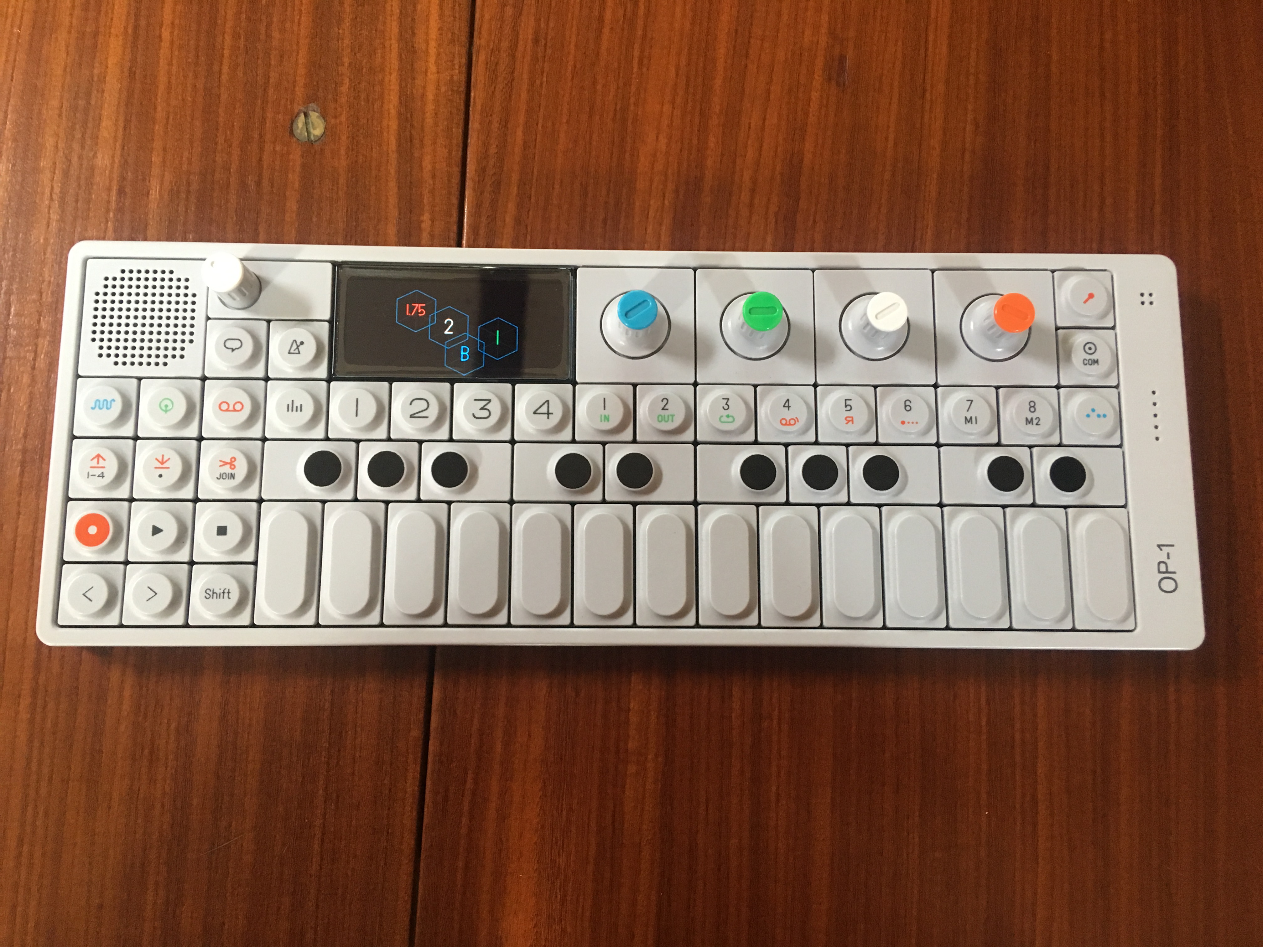 OP1 Teenage Engineering OP1 Audiofanzine