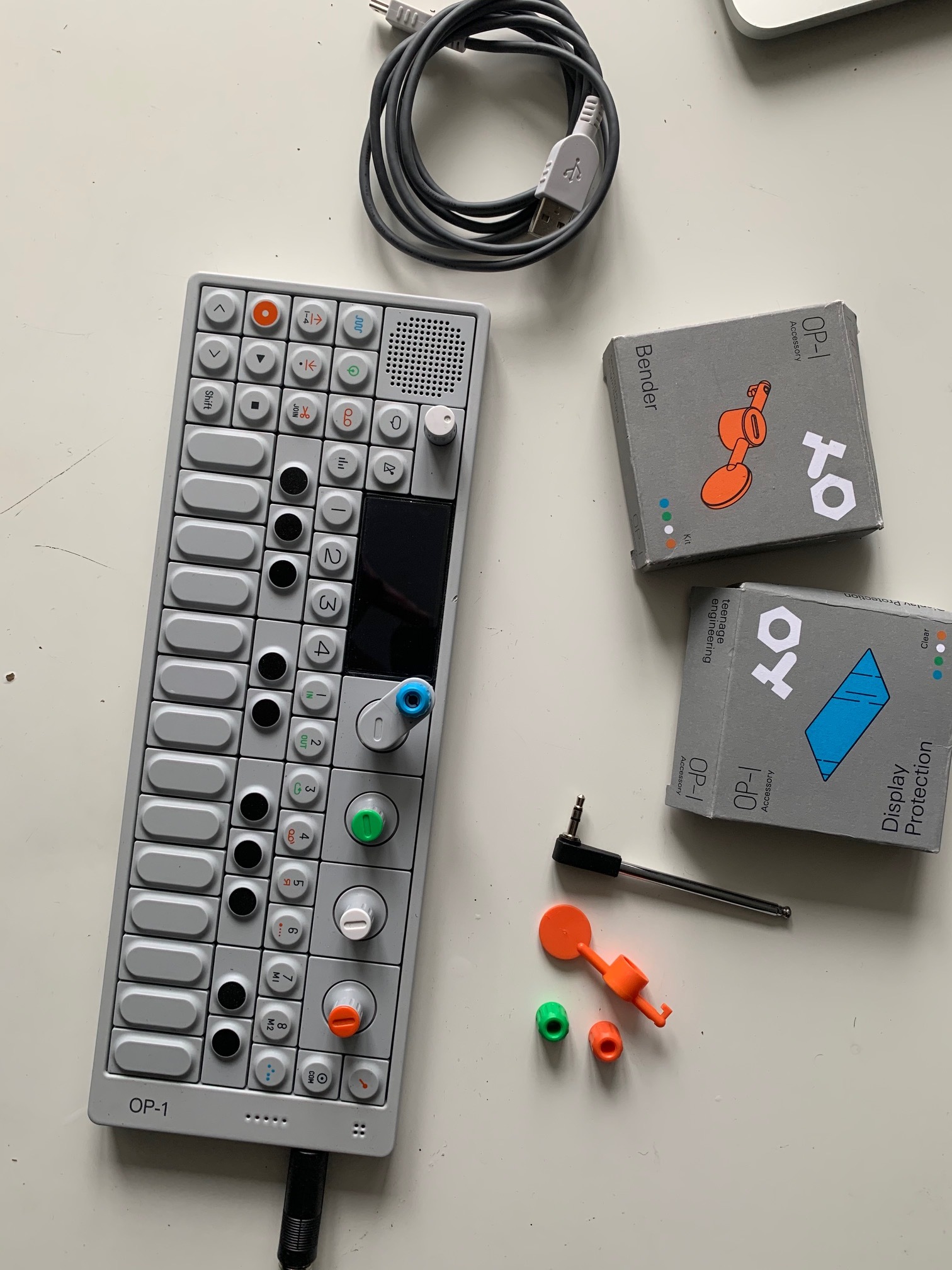 OP1 Teenage Engineering OP1 Audiofanzine