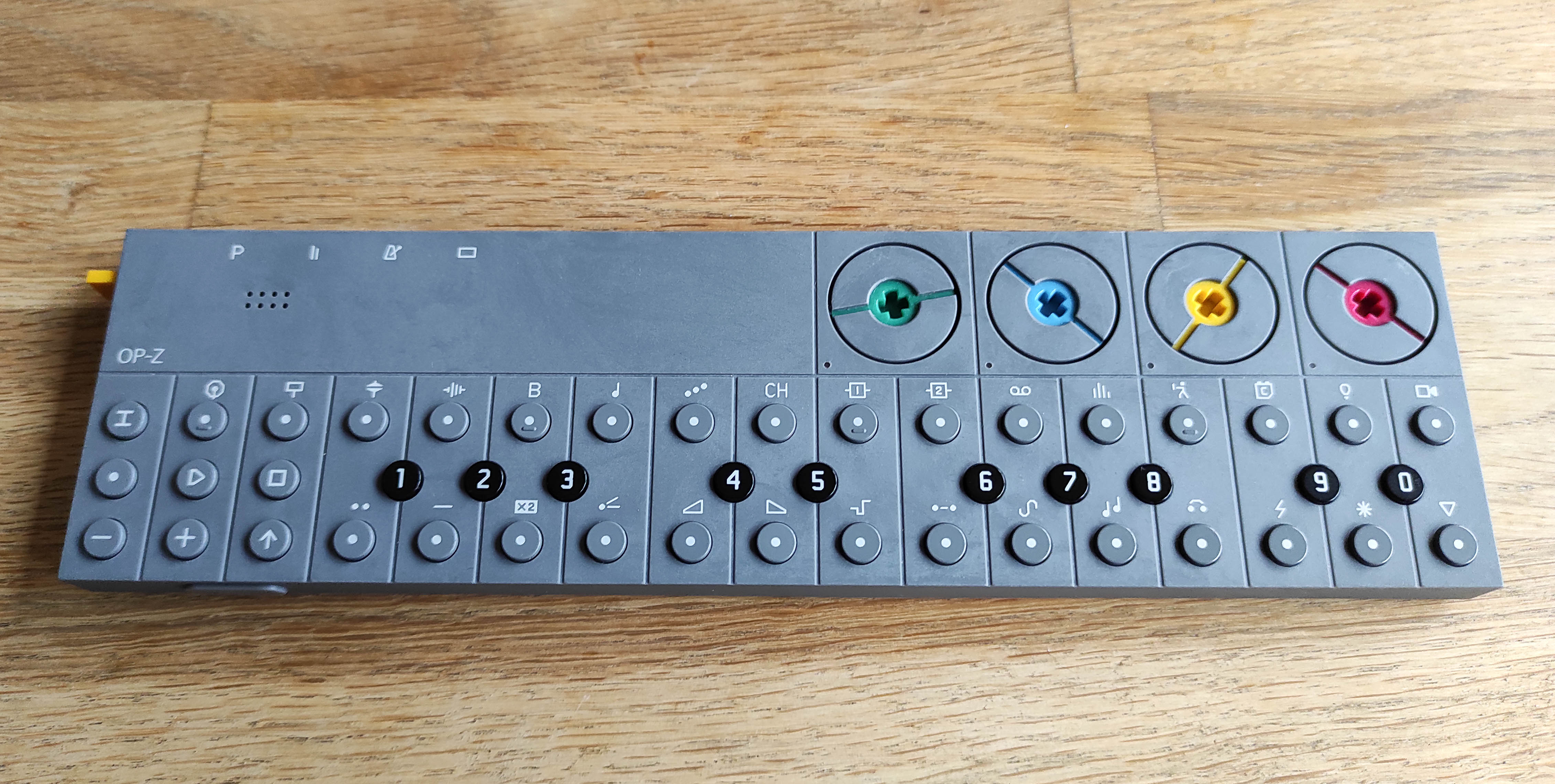 OPZ Teenage Engineering OPZ Audiofanzine