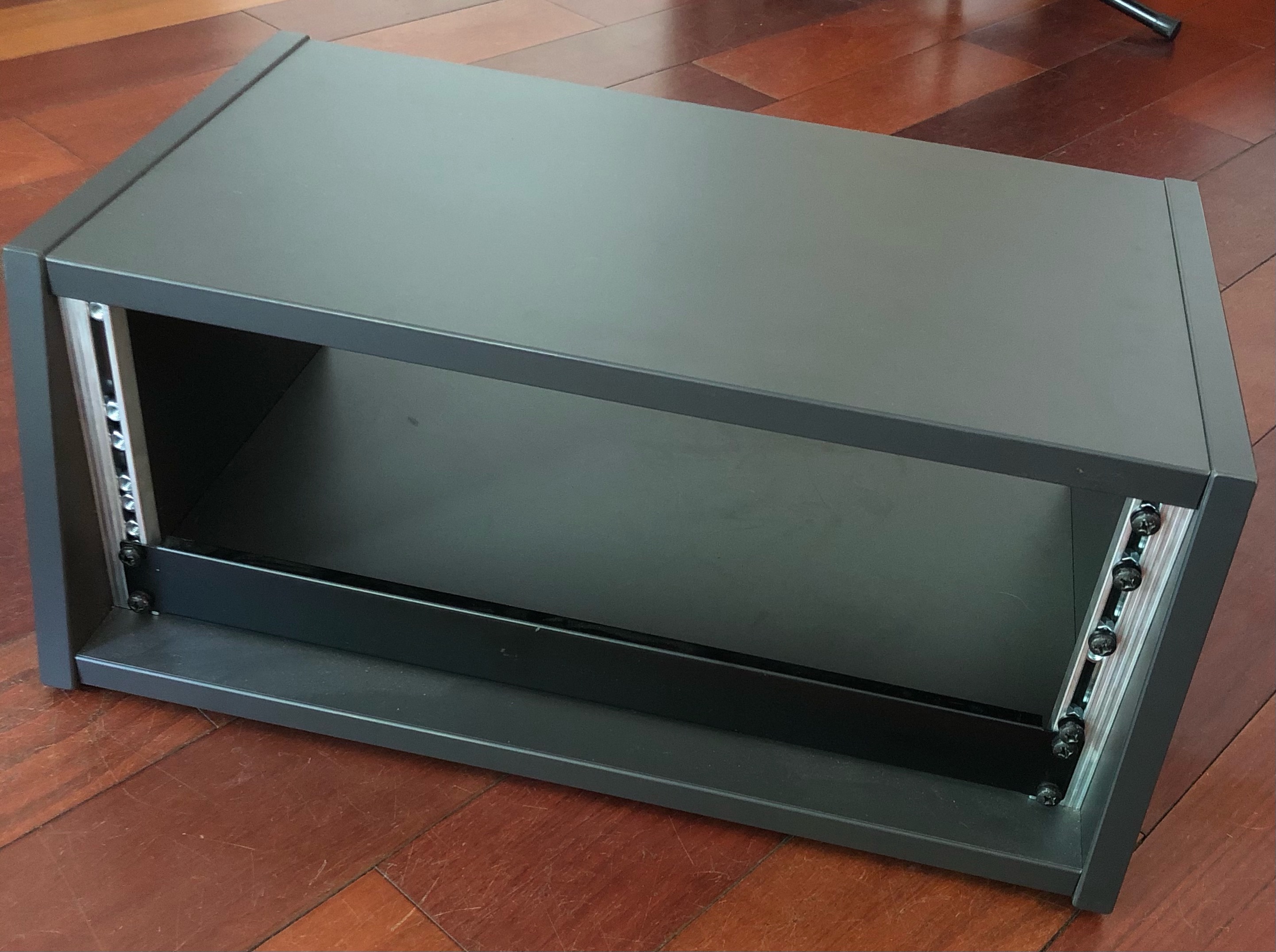 Studio Desktop Rack 4U Thon Studio Desktop Rack 4U Audiofanzine