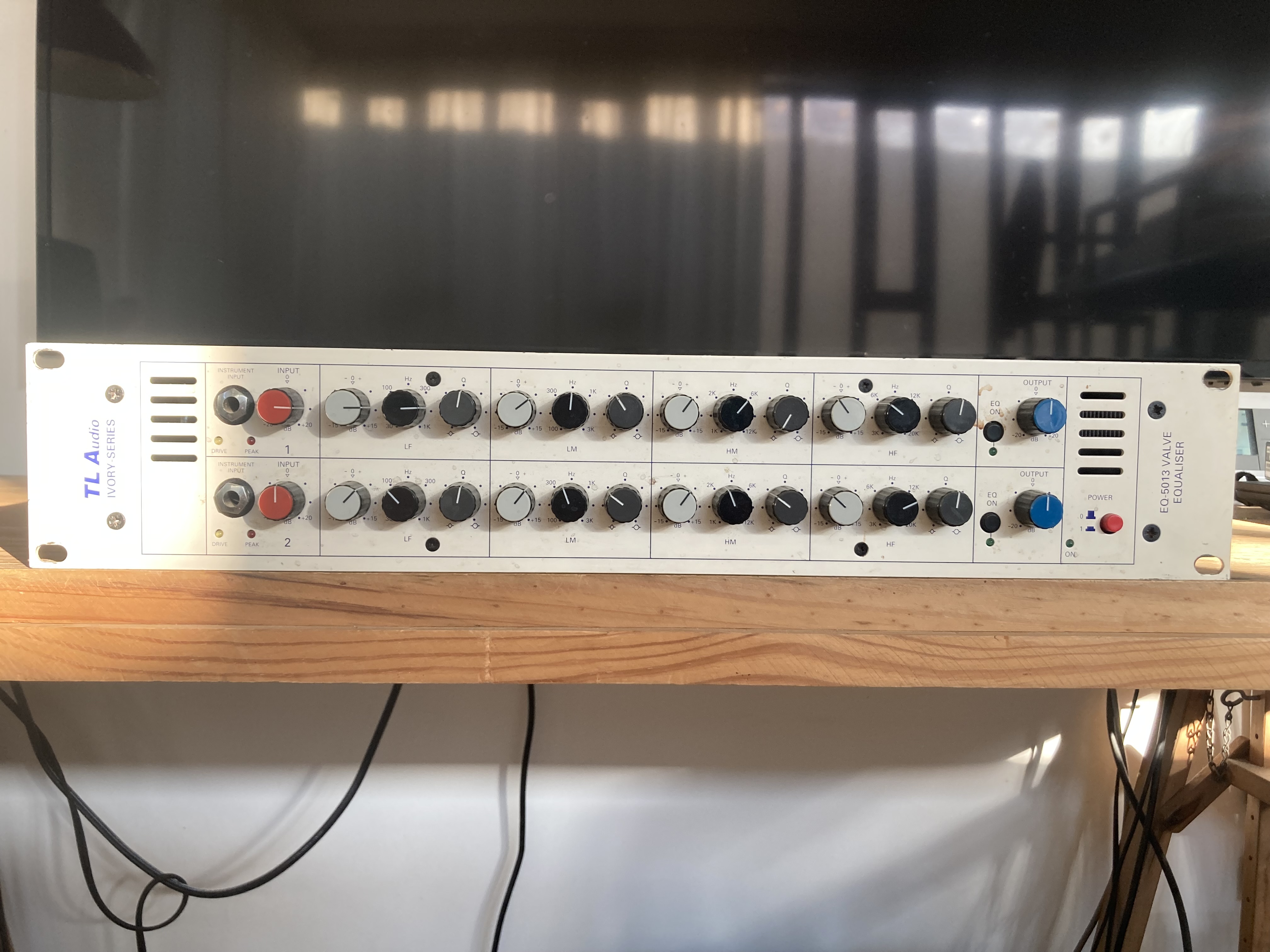 5013 Dual-channel Tube Parametric EQ TL Audio - Audiofanzine