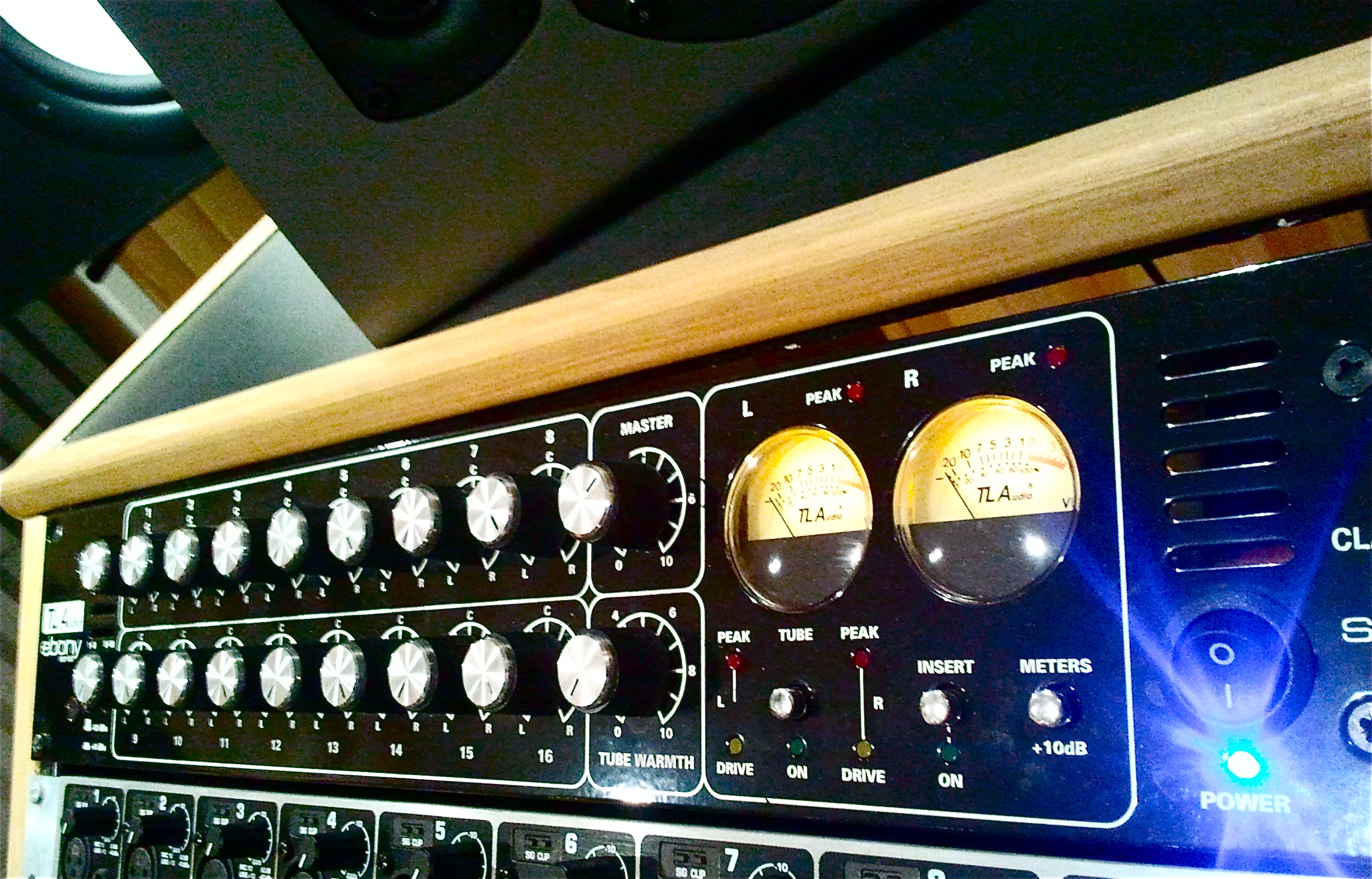 Photo TL Audio A4 Discrete Class A 162 Summing Mixer TL Audio Ebony