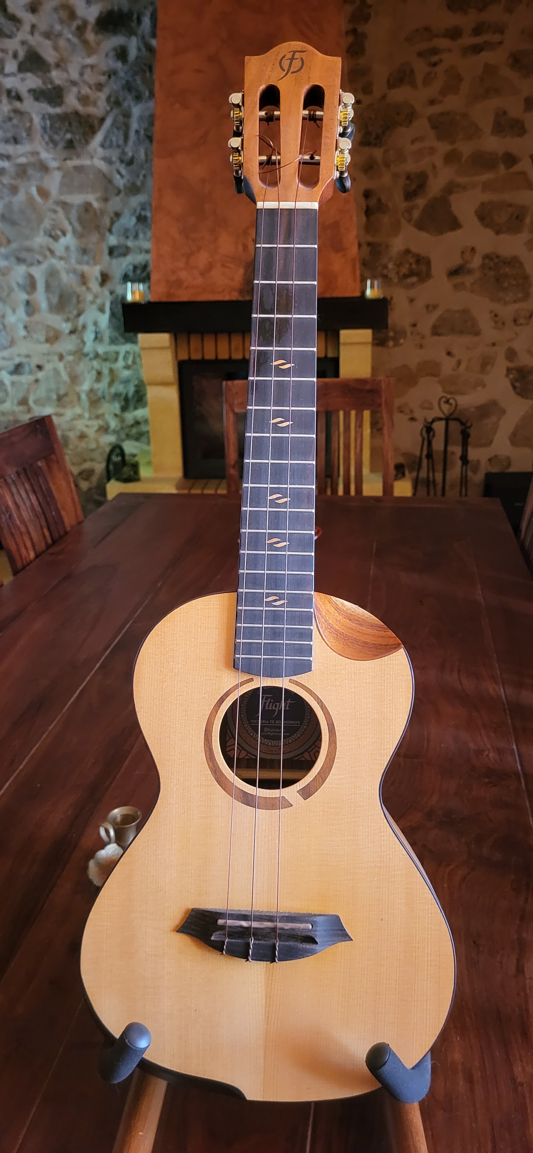 Ukulélé Tenor Flight victoria soundwave (IledeFrance) Audiofanzine