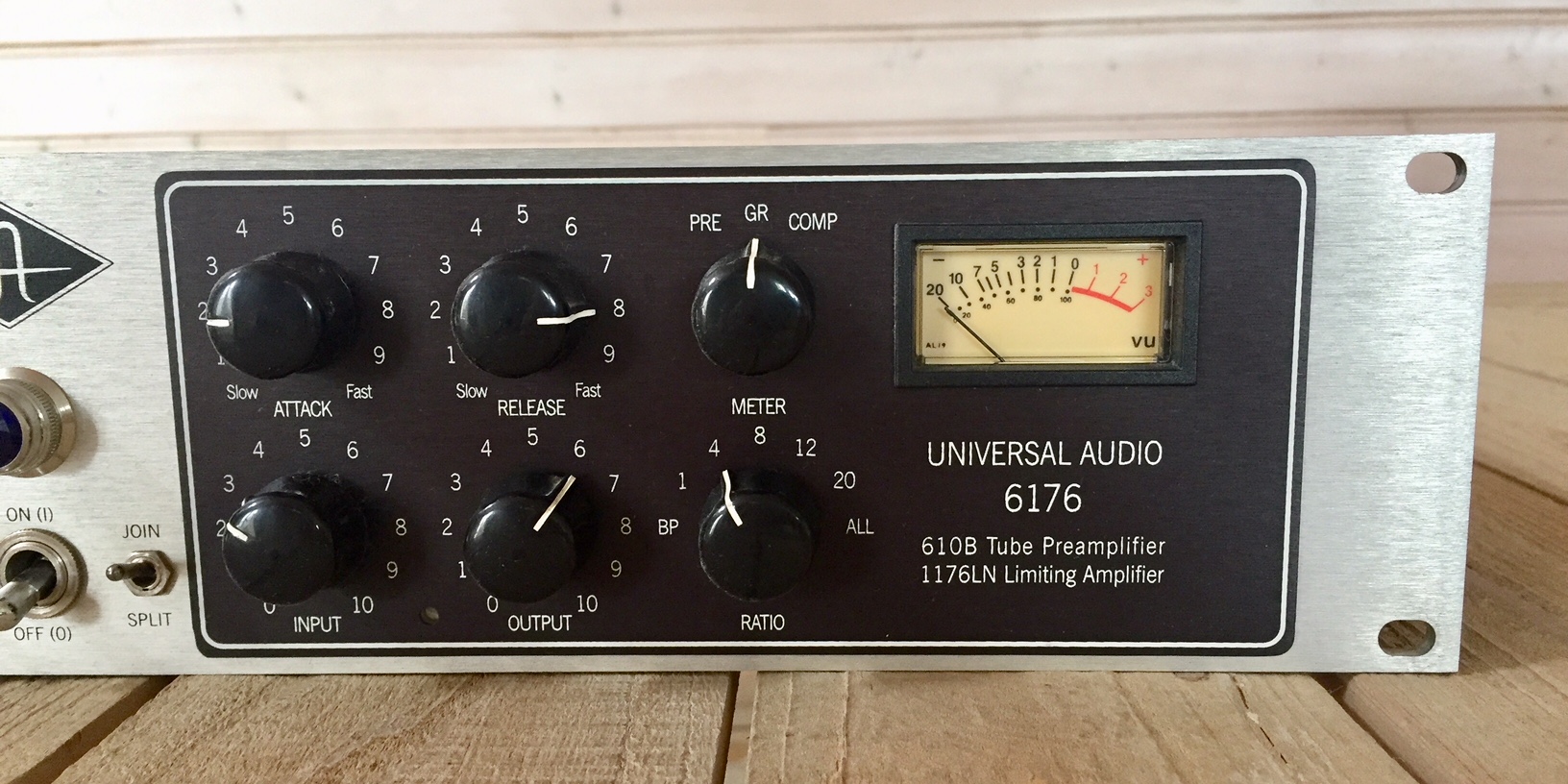 6176 - Universal Audio 6176 - Audiofanzine