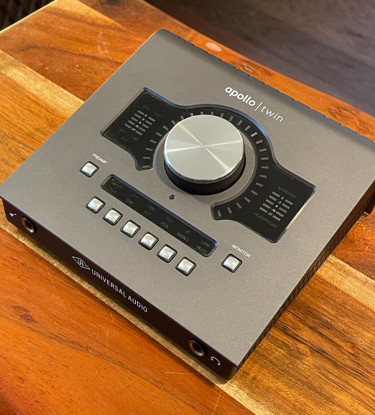 Apollo Twin MKII SOLO 新品未使用品 Amazon.com: Universal Audio Apollo Twin MKII Solo (APLTWSII