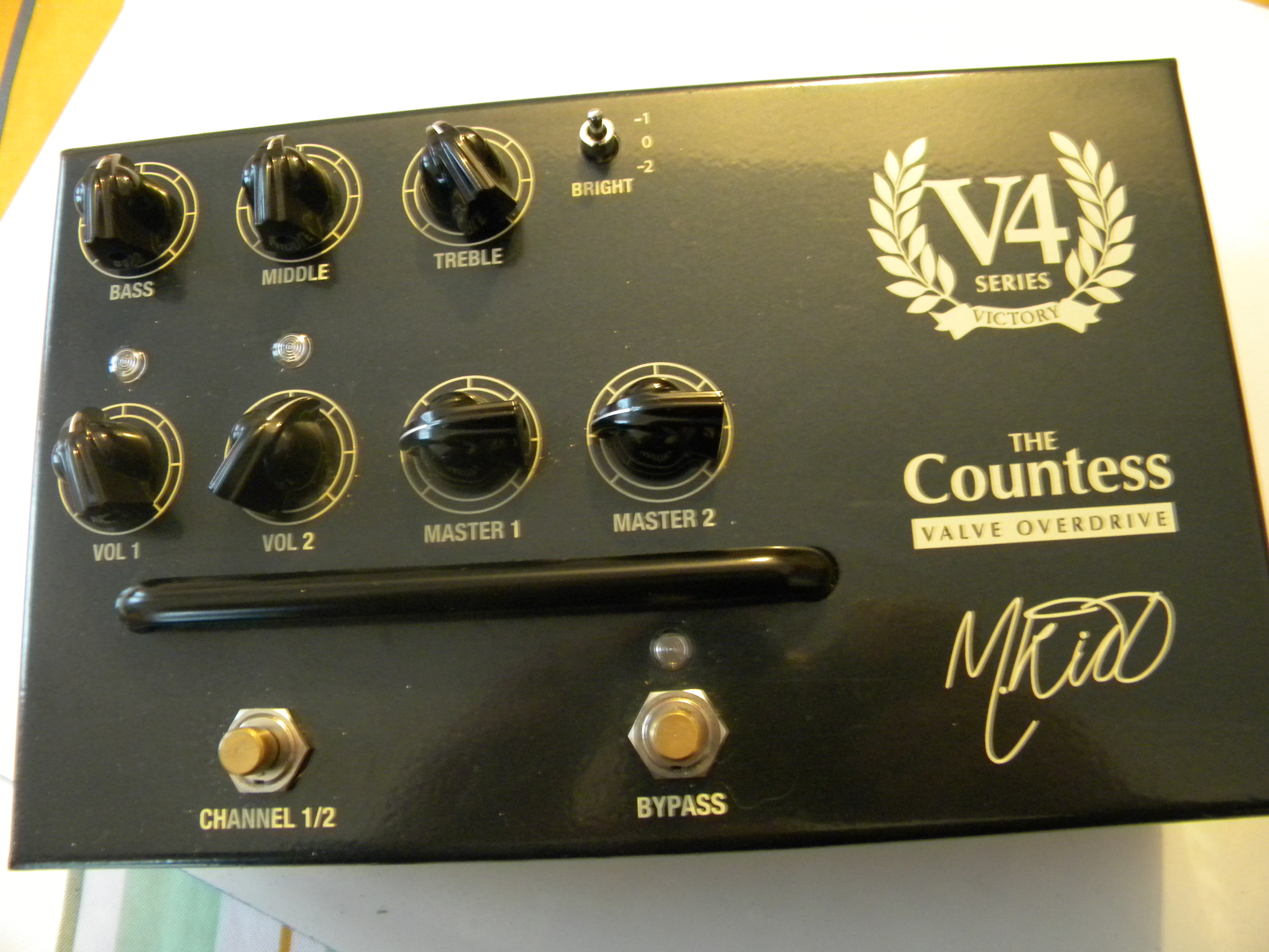 V4 The Countess - Victory Amps V4 The Countess - Audiofanzine