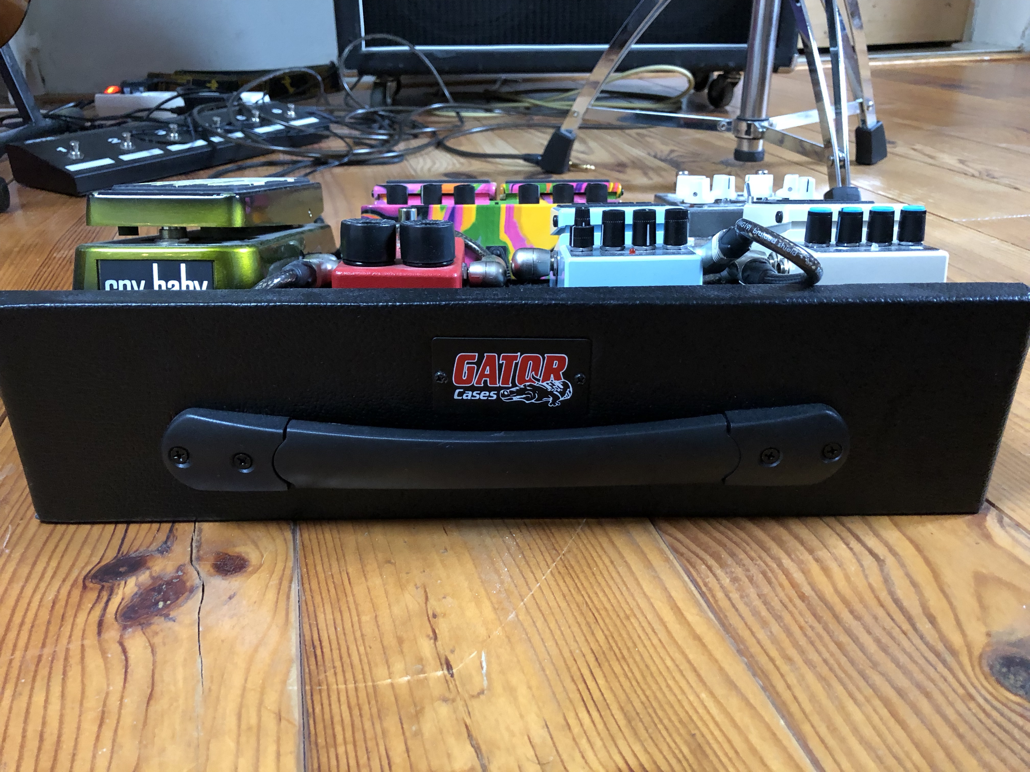 Pedalboard gator + ibanez jemini + boss ce5 (IledeFrance) Audiofanzine