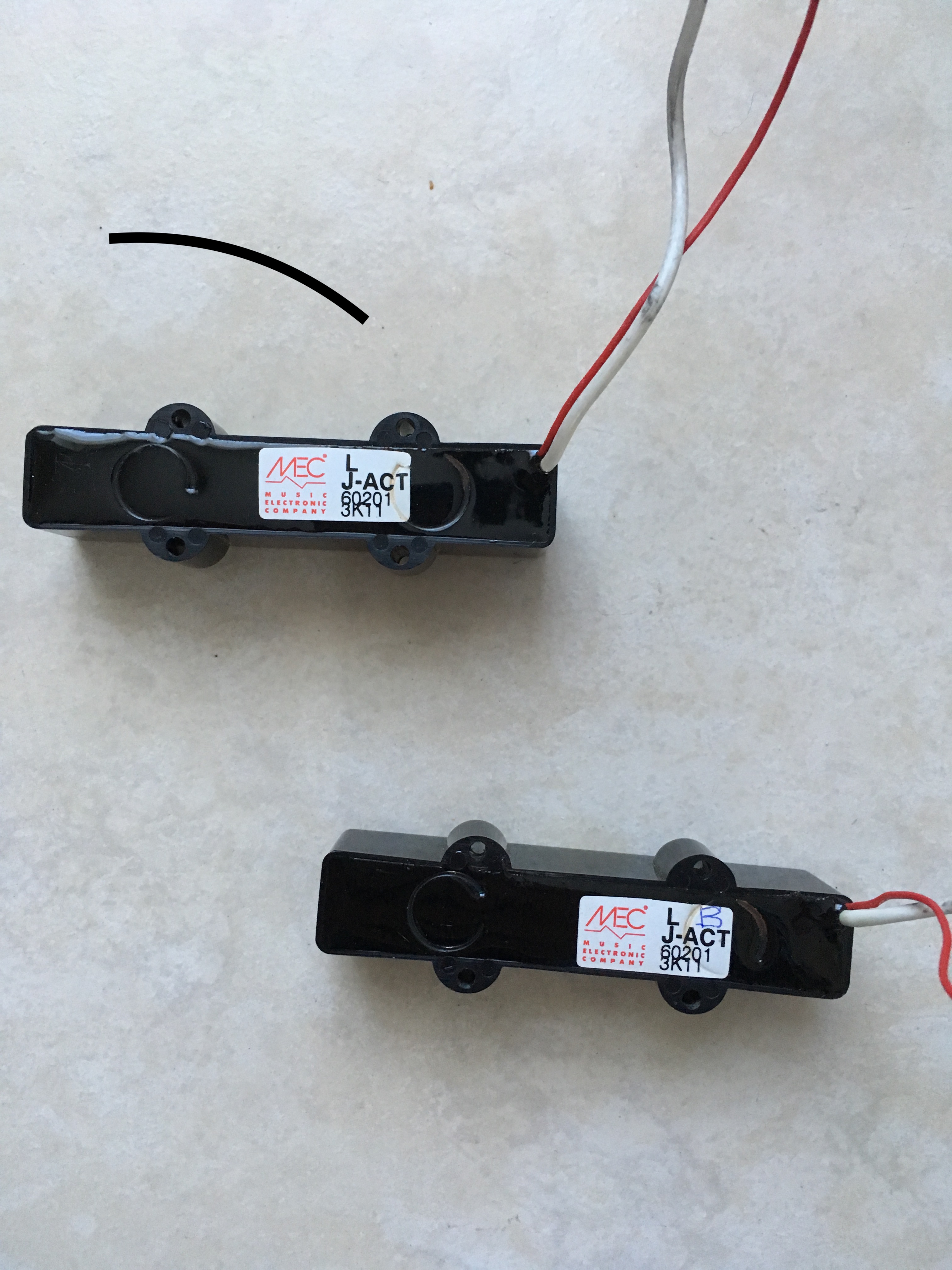 MEC TWIN JAZZ BASS® NECK AND BRIDGE PICKUP 4 & 5STRING Audiofanzine