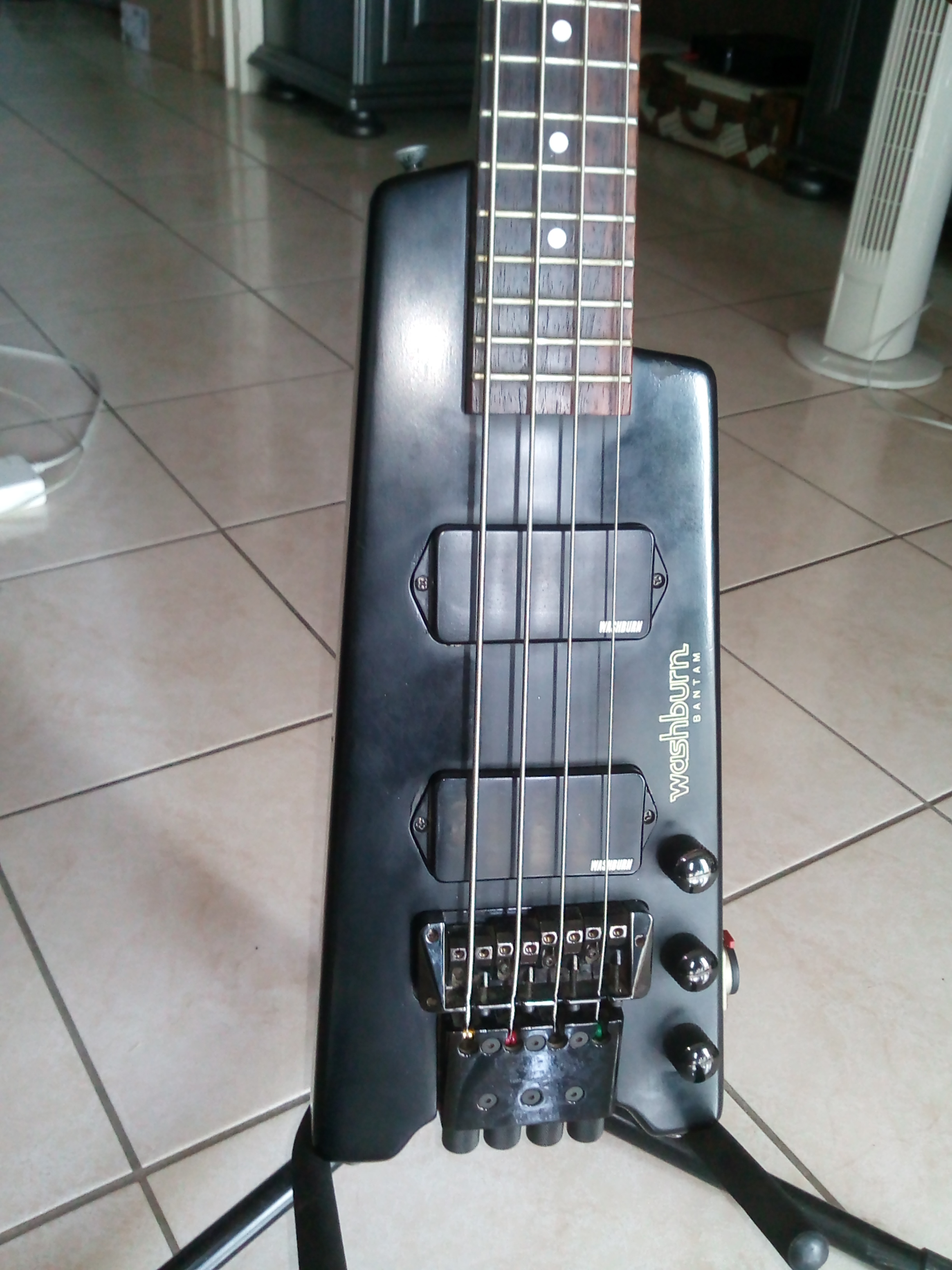 Bantam Headless Washburn Bantam Headless Audiofanzine