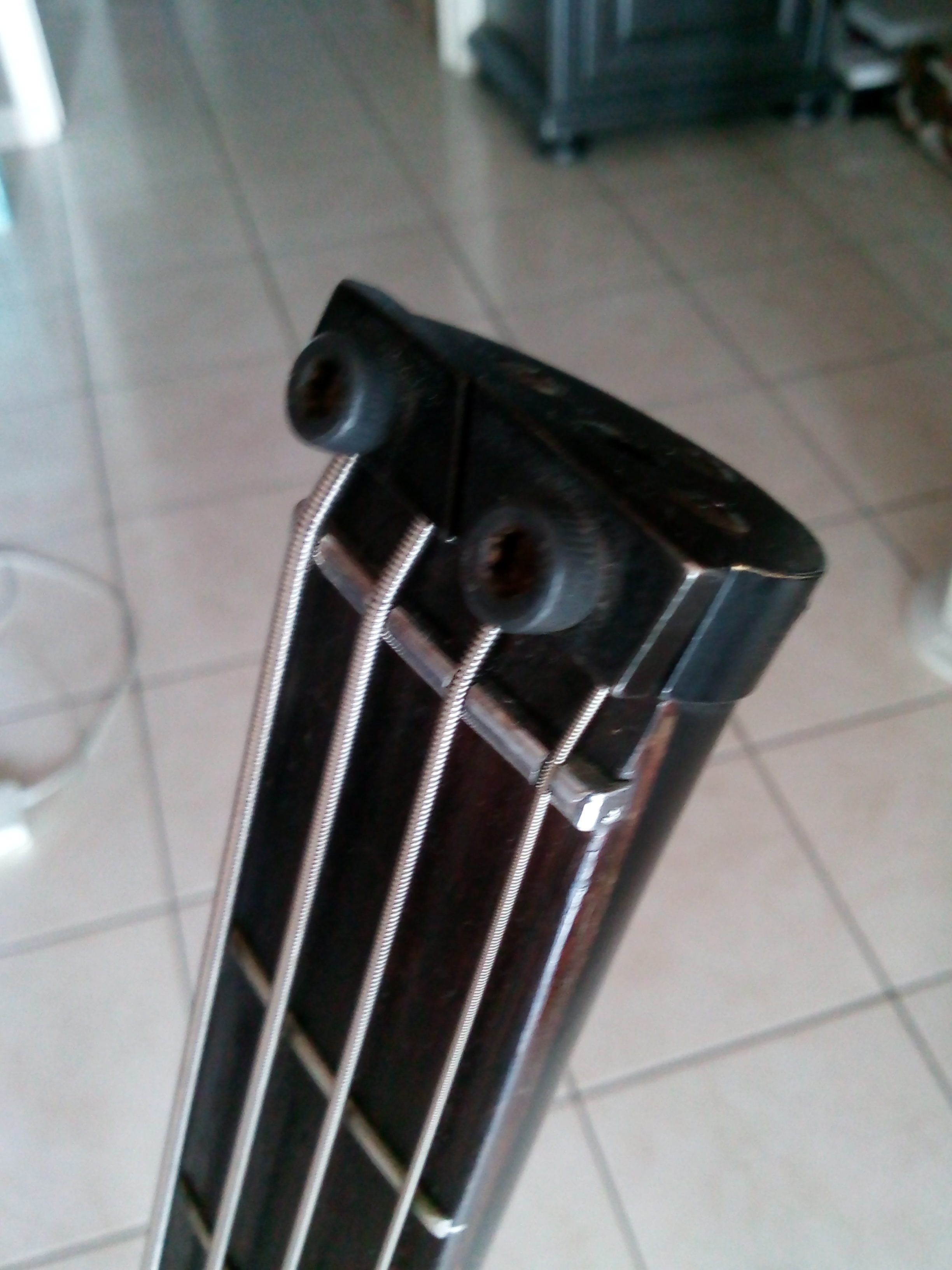 Bantam Headless Washburn Bantam Headless Audiofanzine