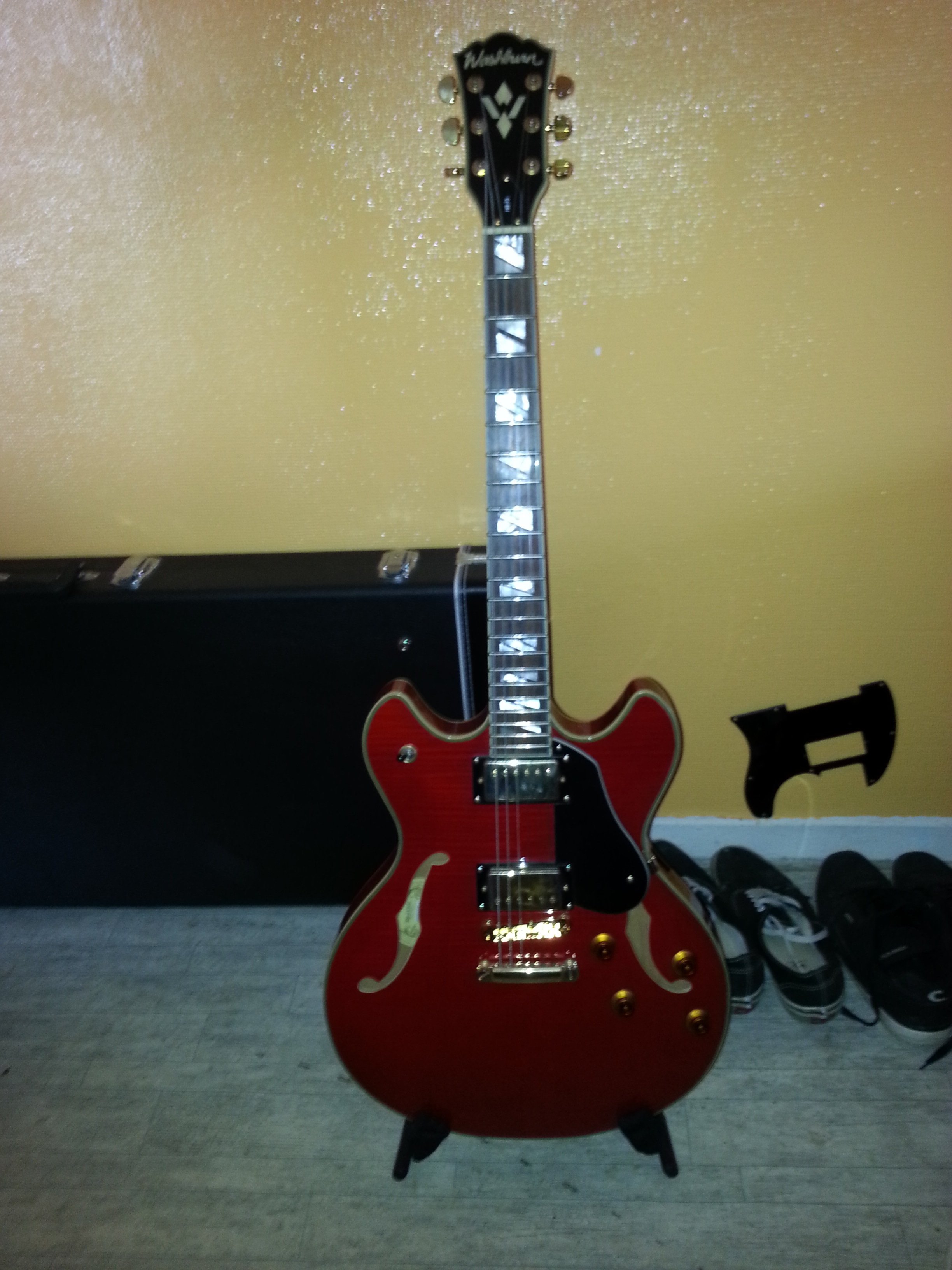 Photo Washburn HB35 Washburn HB35 Wine Red (810676) Audiofanzine