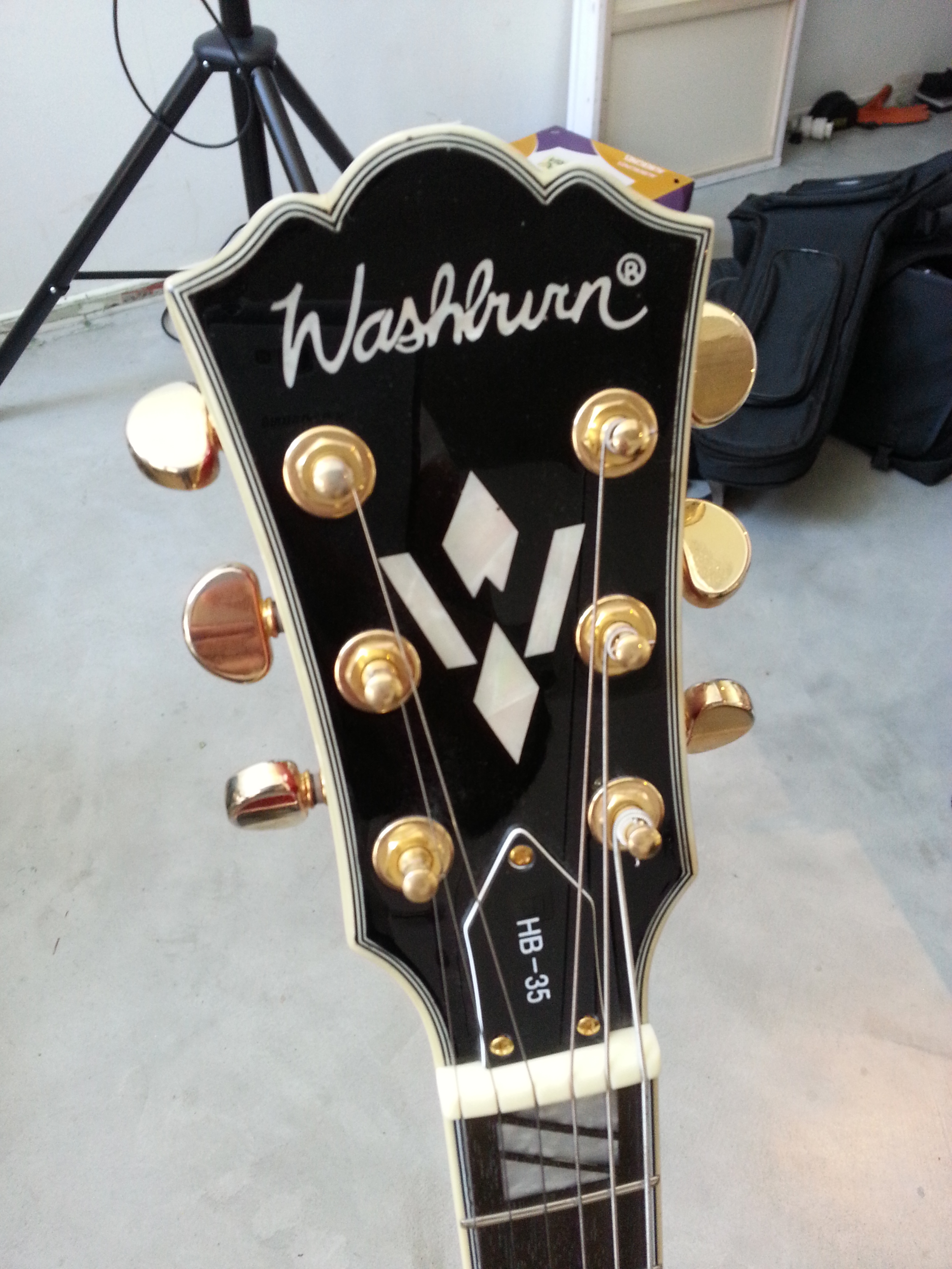 Photo Washburn HB35 LH Washburn HB35 LH (45610) (1132911) Audiofanzine