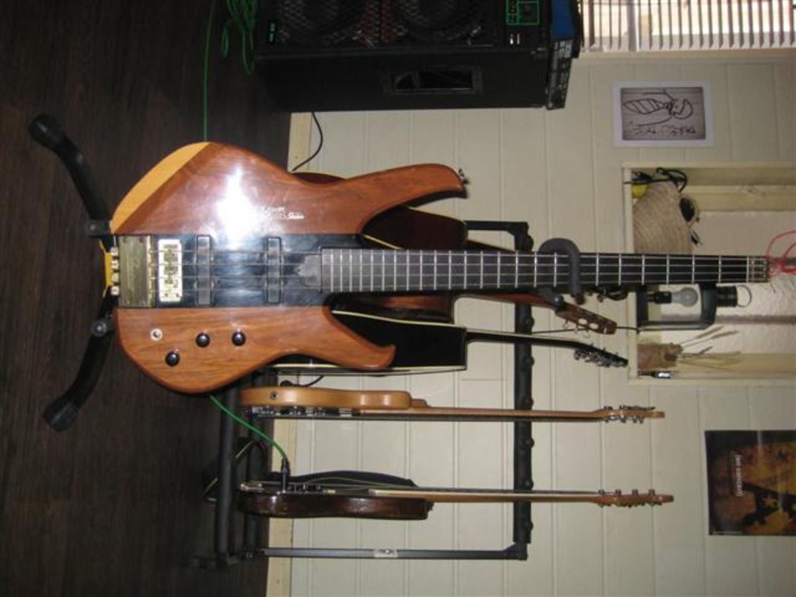 Photo Washburn S70 Washburn Headless Status (14212) Audiofanzine