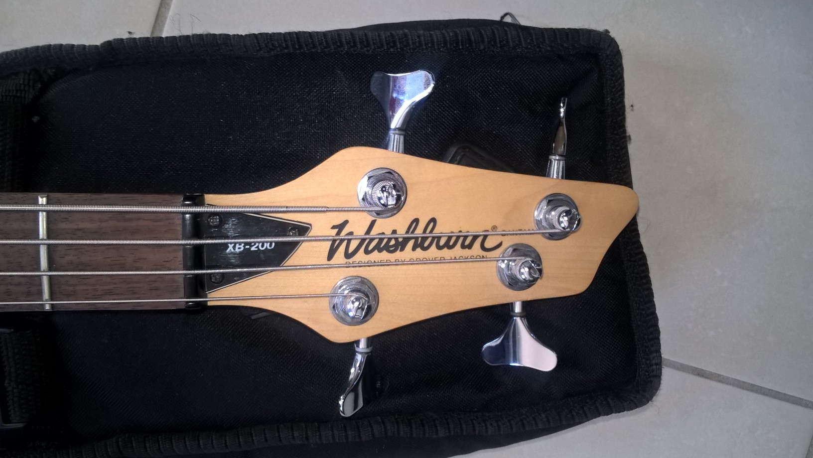 XB200 - Washburn XB200 - Audiofanzine